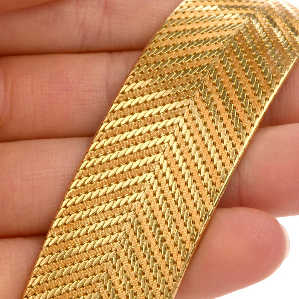 Women's or Men's Vintage 1960s Italian 18 Karat Yellow Gold Wide Flexible Bracelet