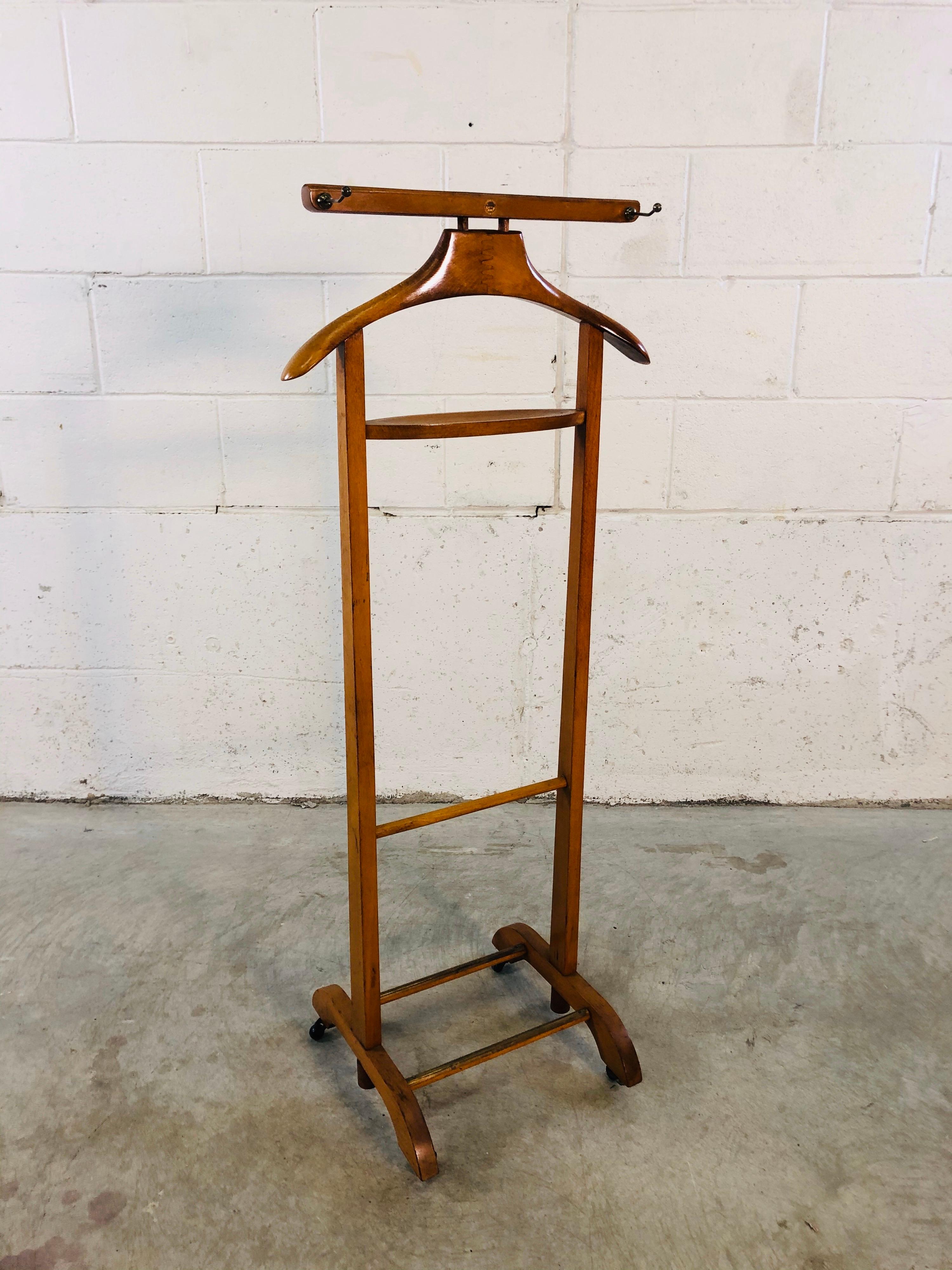 Vintage 1960s men’s bedroom valet stand in bird's-eye maple wood designed by Fratelli Reguitti in Italy. The Stand comes with a tray for change or cufflinks and two hooks for ties. Marked.