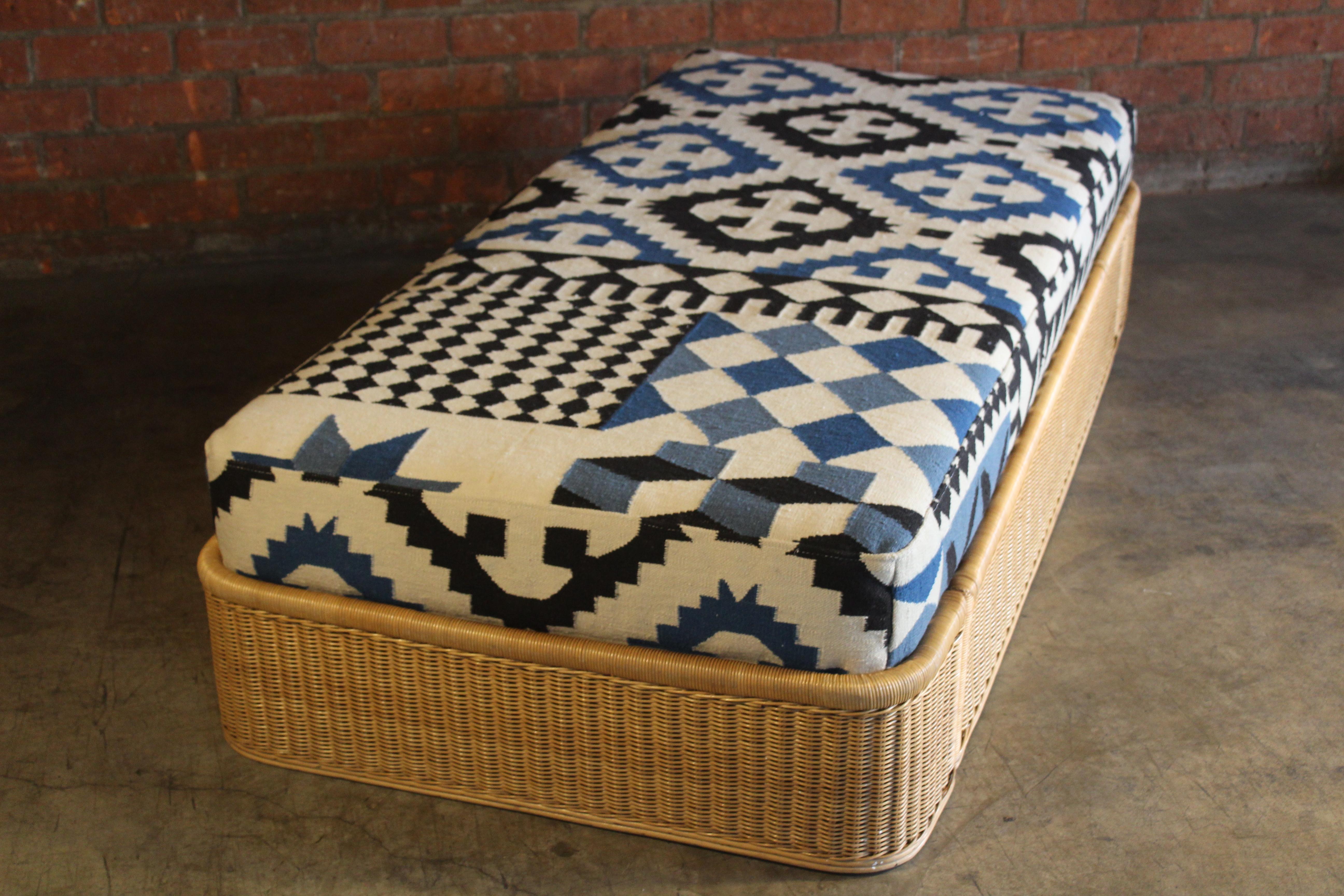 Vintage 1960s Italian Wicker and Bamboo Daybed or Ottoman 4