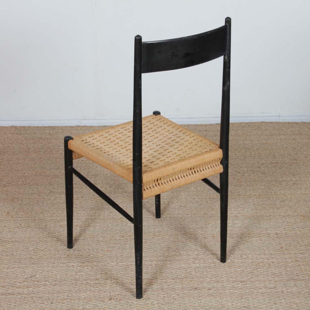 Vintage 1960s Italian wooden chair (Mitte des 20. Jahrhunderts) im Angebot