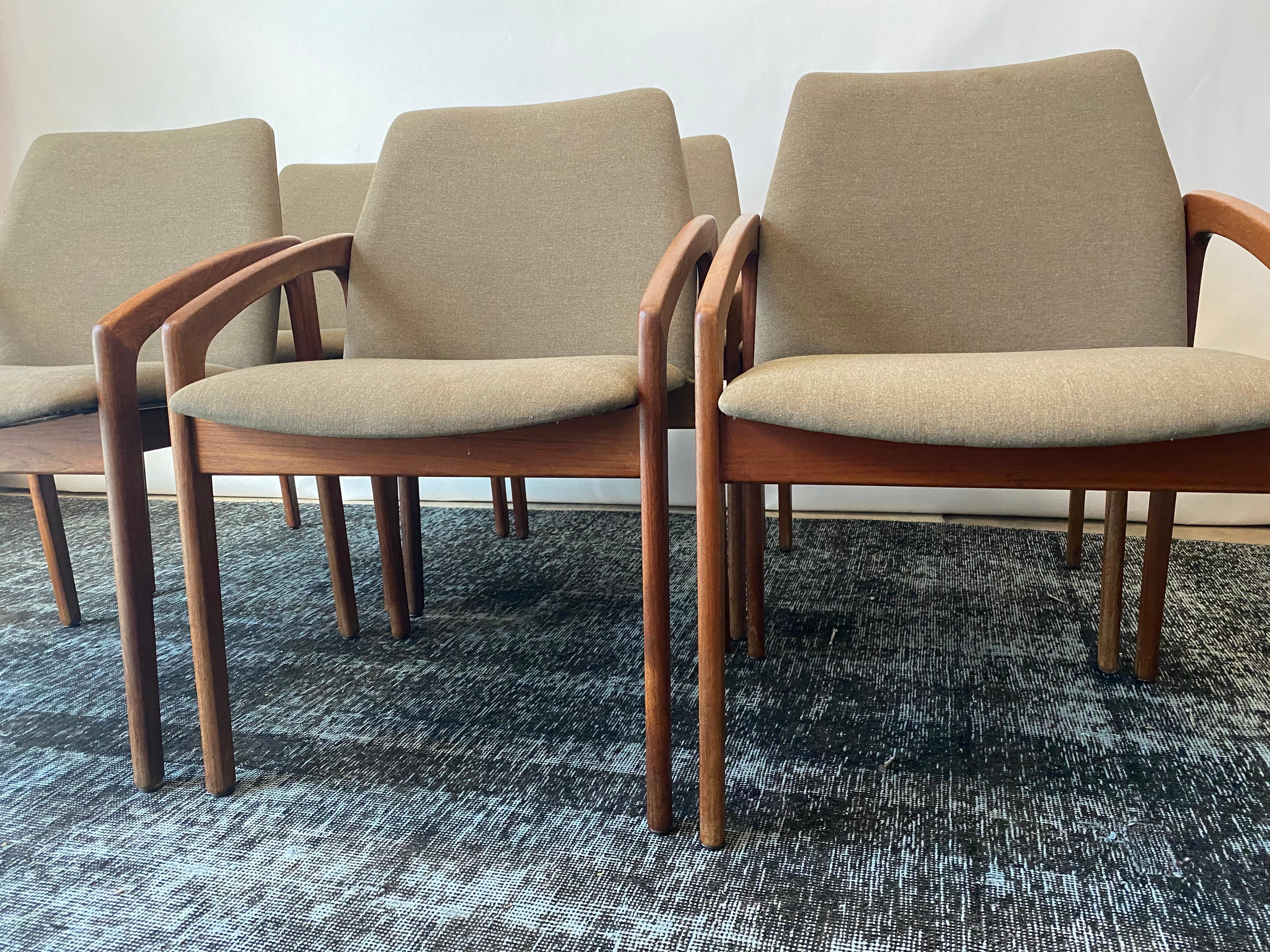 This vintage 1960s Kai Kristiansen set of six teak dining chairs are in excellent condition overall. Shows wear consistent with age and use. New upholstery. Repair on one chair. See photos.
Denmark.
Dimensions:
20