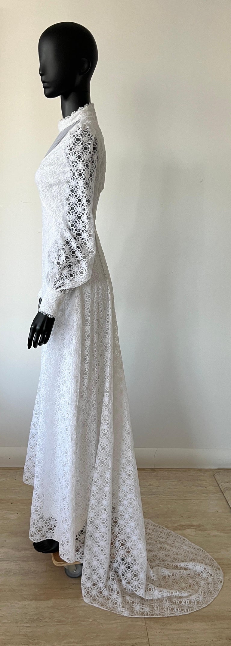 Vintage 1960s Lace Wedding Dress