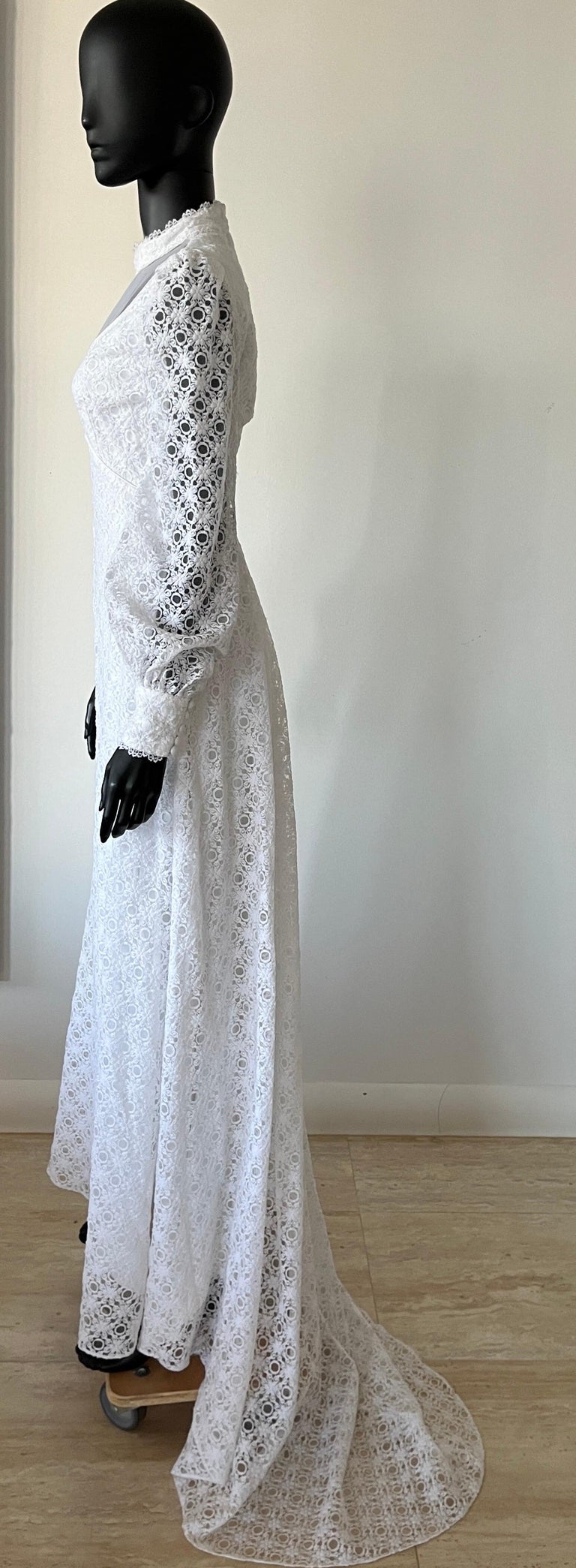 Vestido de novia vintage de encaje de los años 60 en venta en - Main Image