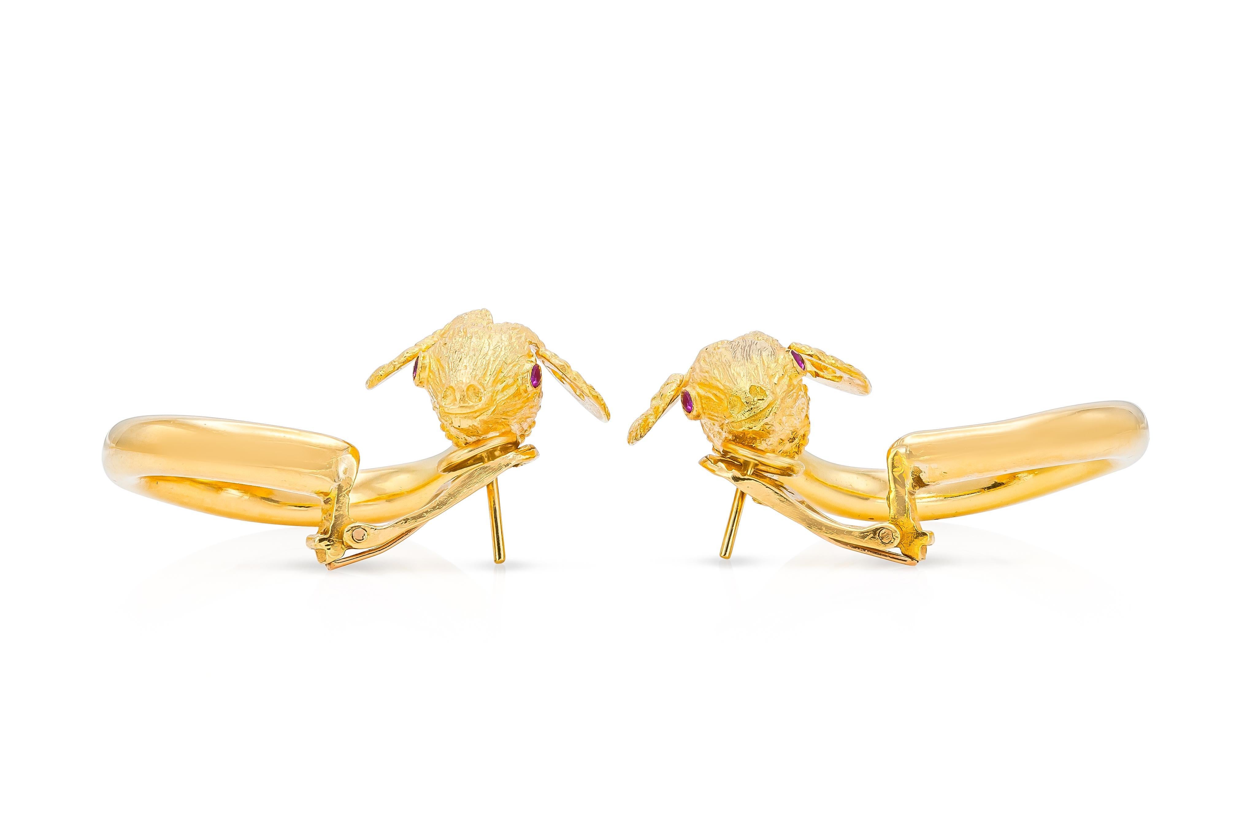 Taille ronde Vintage 1960s Lalaounis Boucles d'oreilles tête de chèvre avec Rubis en vente