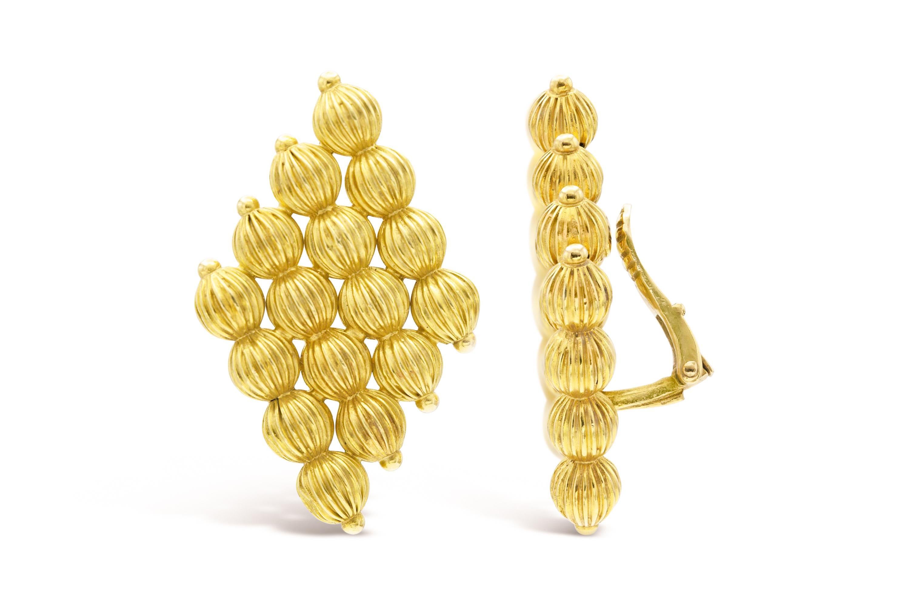 Finely crafted in 18k yellow gold.
Signed by Lalaounis
Circa 1960s
1 1/2 x 1 inches