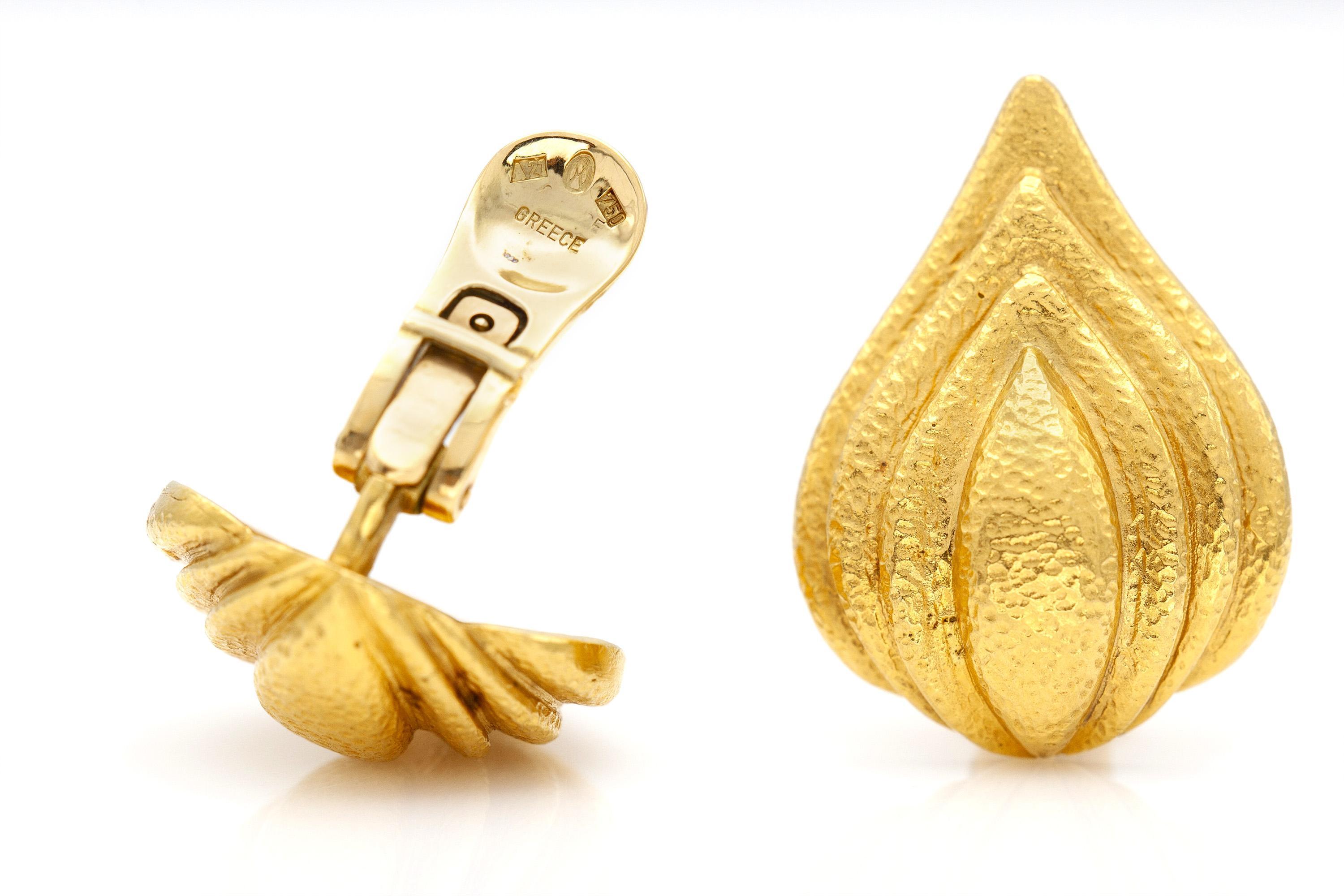 Vintage 1960s Lalaounis Gold Earrings In Good Condition For Sale In New York, NY