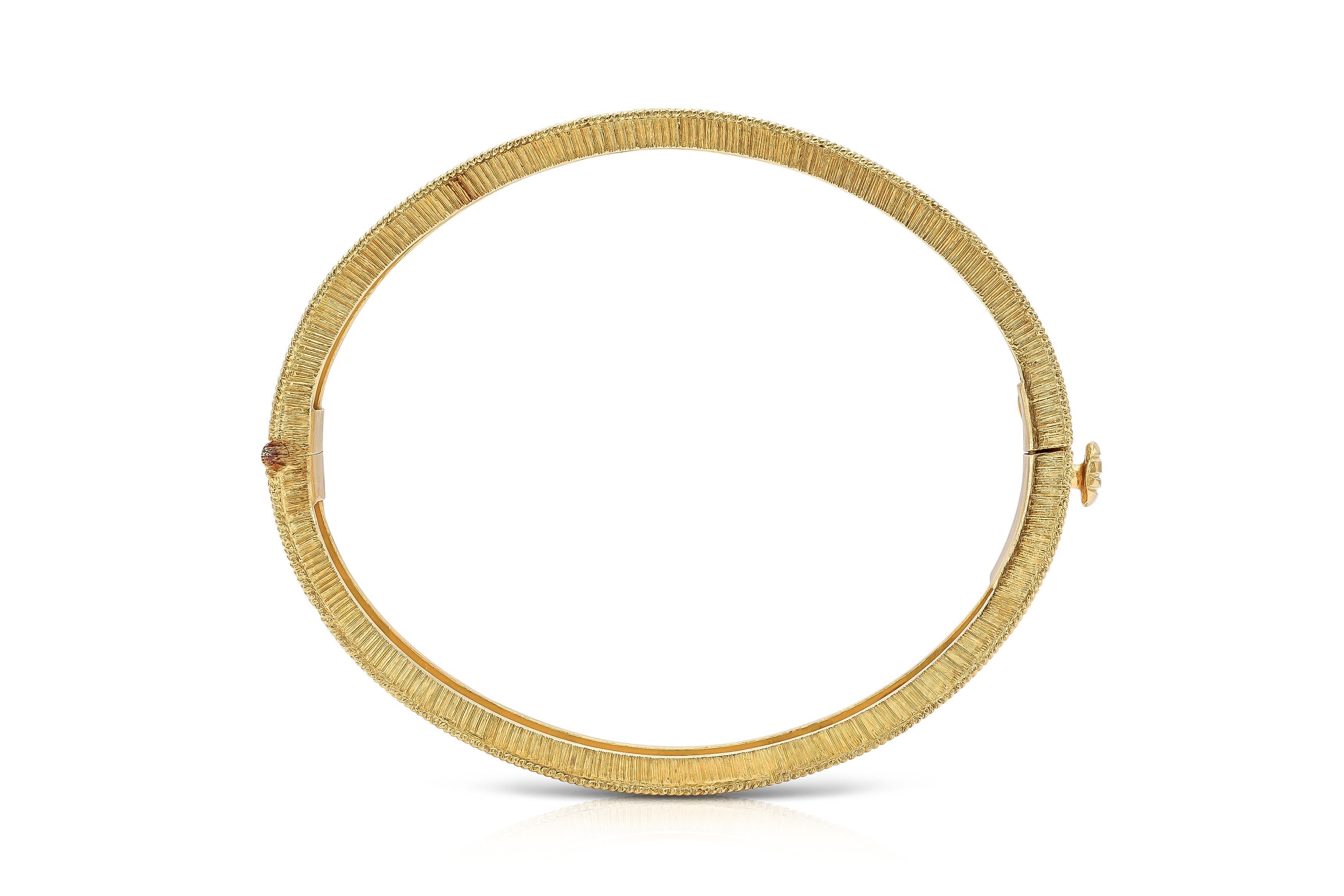 Vintage 1960s Lalaounis Gold Hinged Bangle Bracelet In Good Condition For Sale In New York, NY