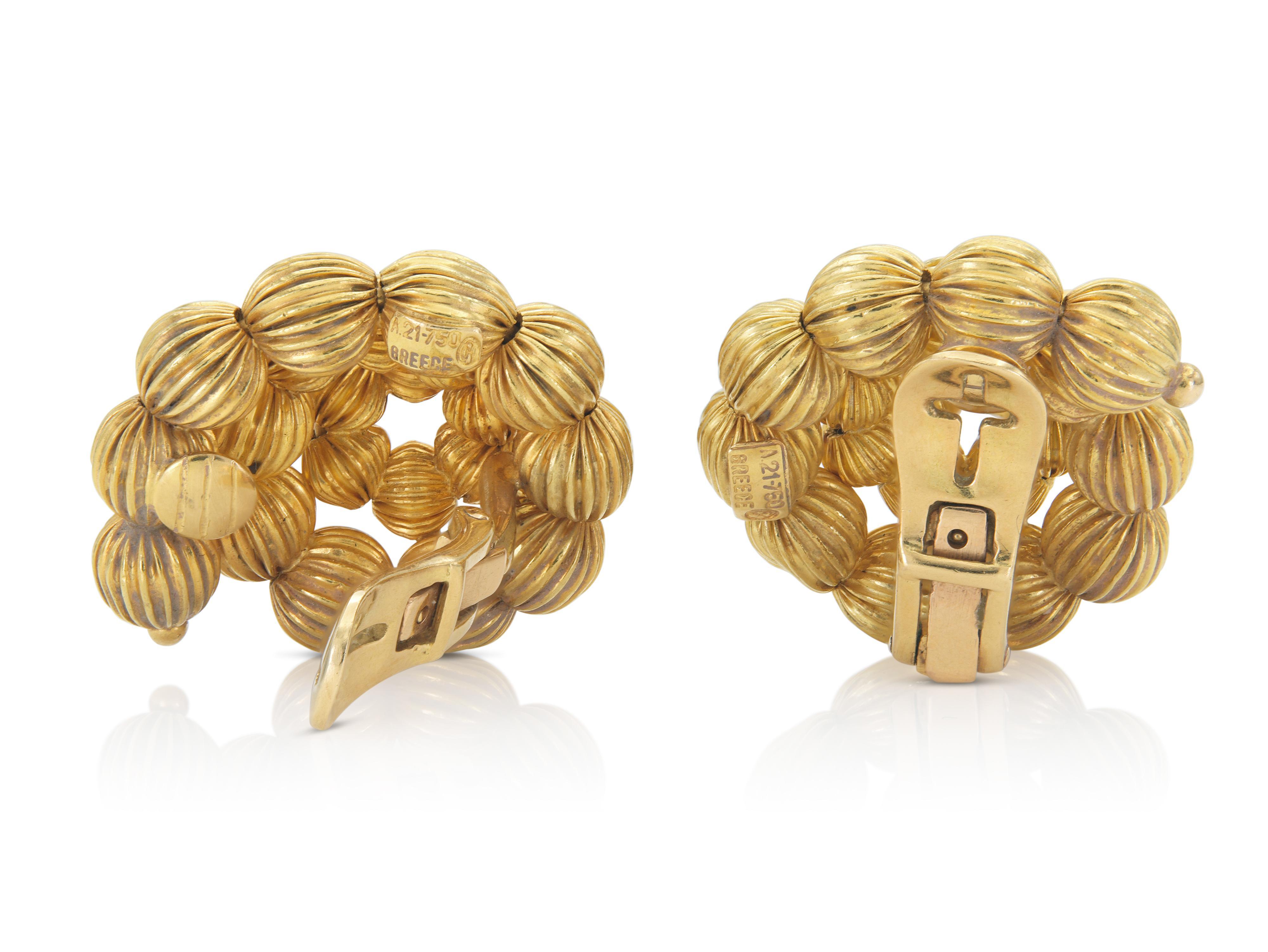 Donna Orecchini Lalaounis 1960 con sfere d'oro testurizzate e turbinanti in vendita