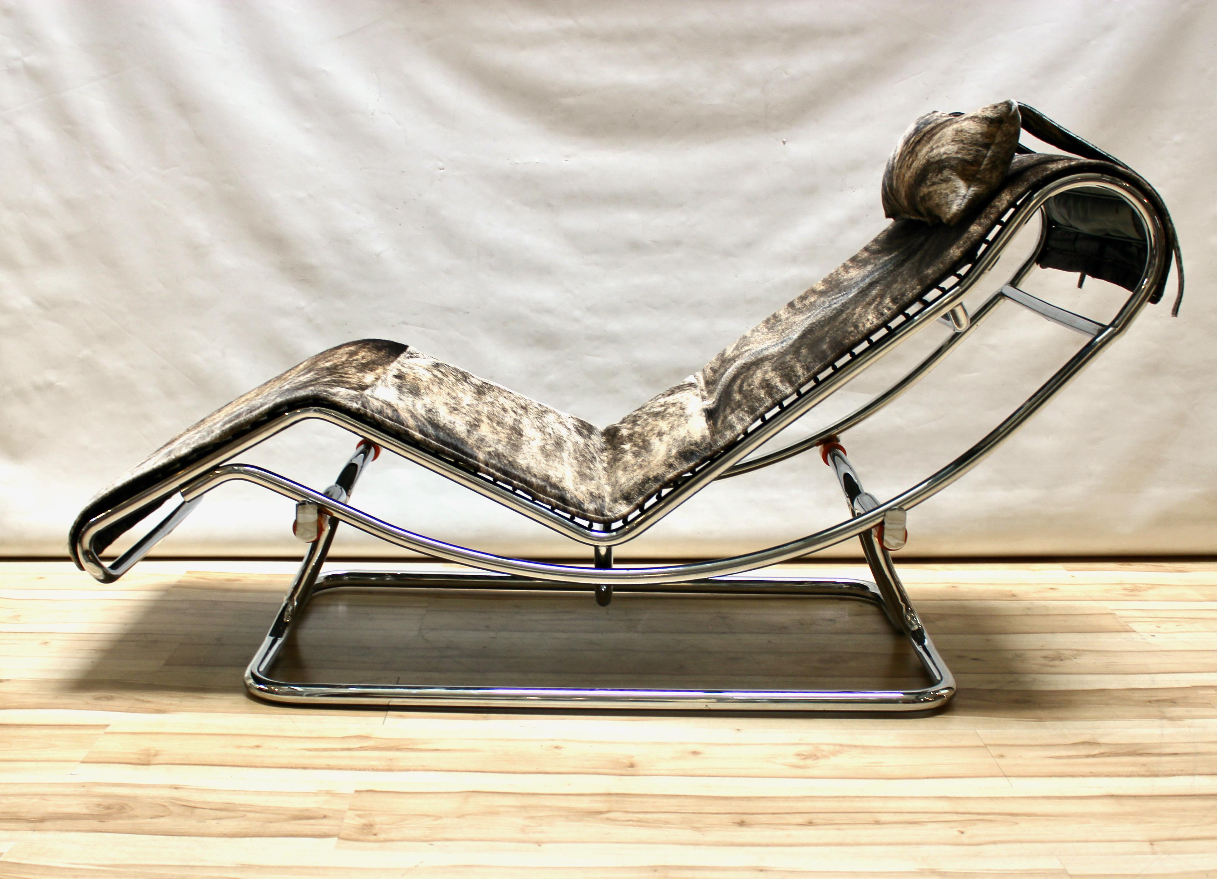 Vintage 1960s Le Corbusier-Style Upholstered Lounge Chair In Good Condition In Sacramento, CA
