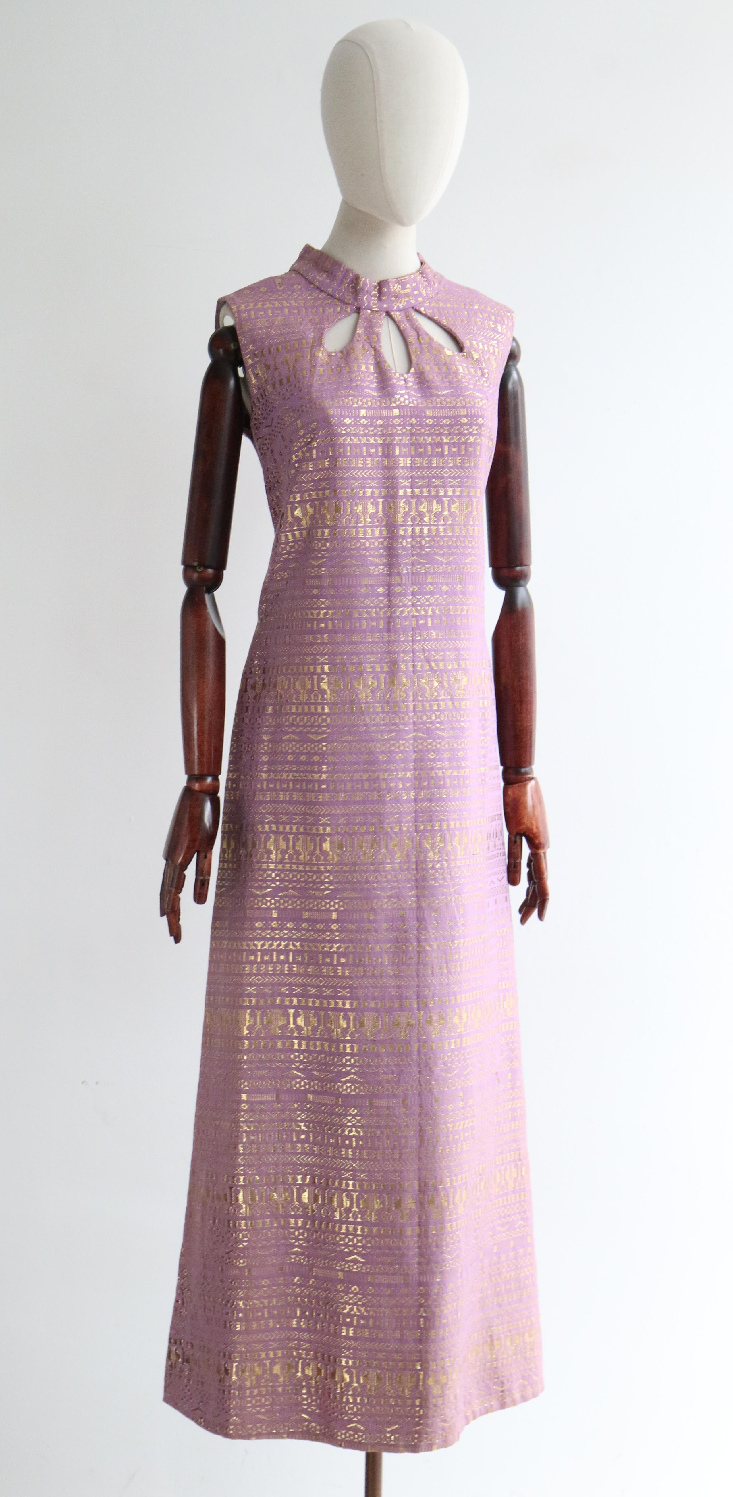 Vintage 1960's Lila & Gold Lurex Schlüsselloch Kleid UK 12-14 US 8-10 Damen im Angebot