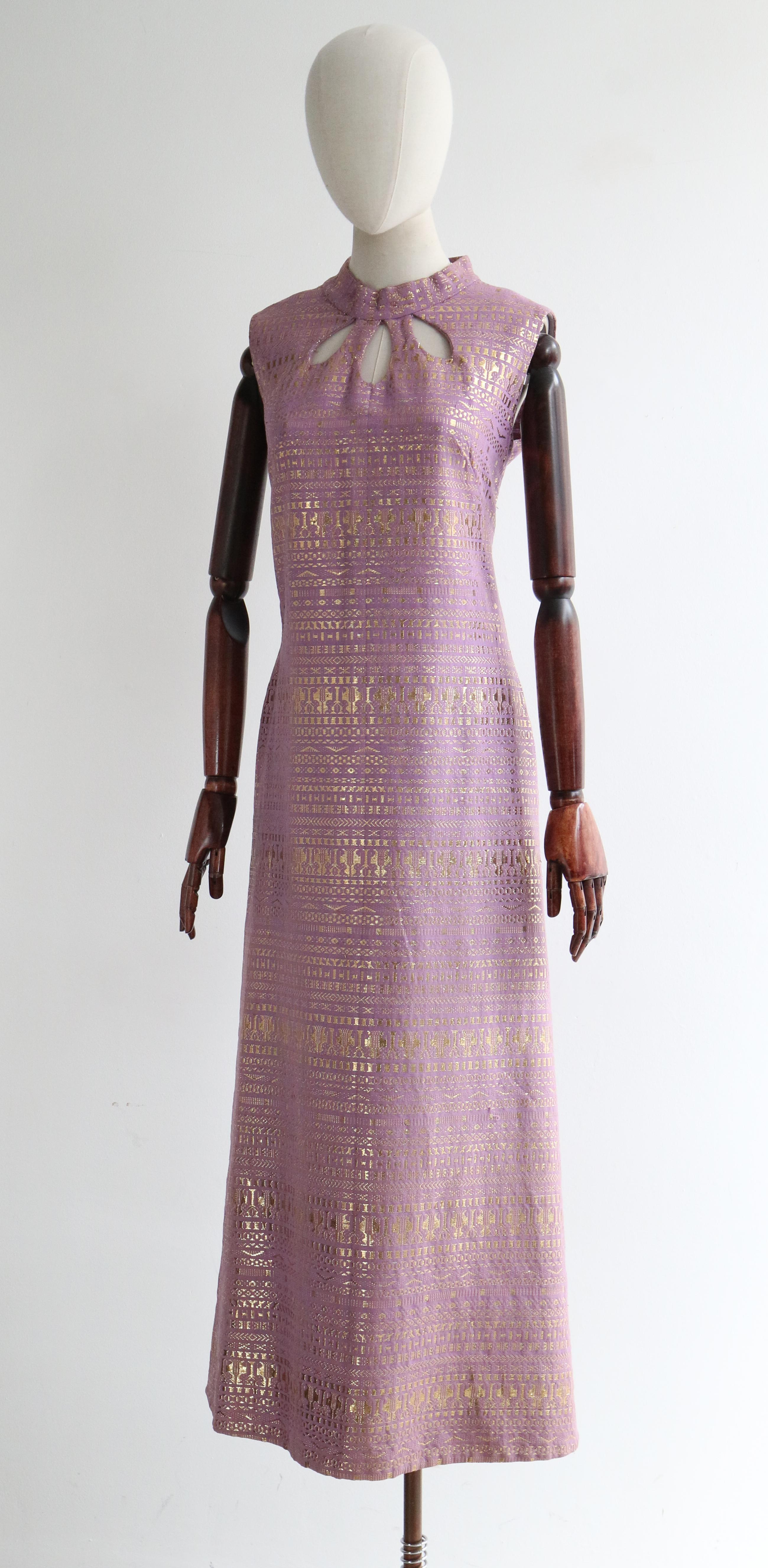 Vintage 1960's Lila & Gold Lurex Schlüsselloch Kleid UK 12-14 US 8-10 im Angebot 2