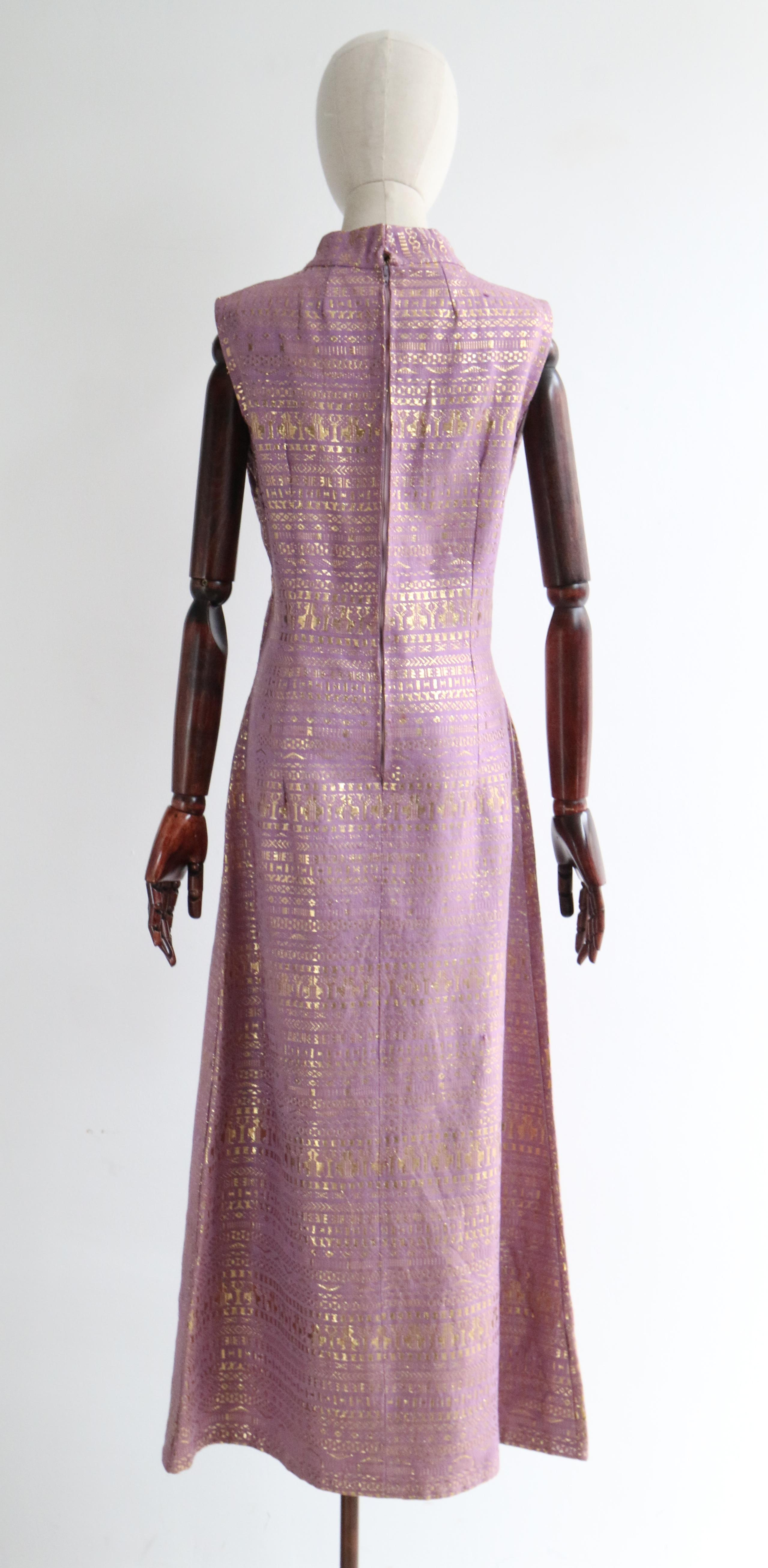 Robe vintage en lurex lilas et or avec trou de serrure (années 1960), taille UK 12-14 US 8-10 en vente 3