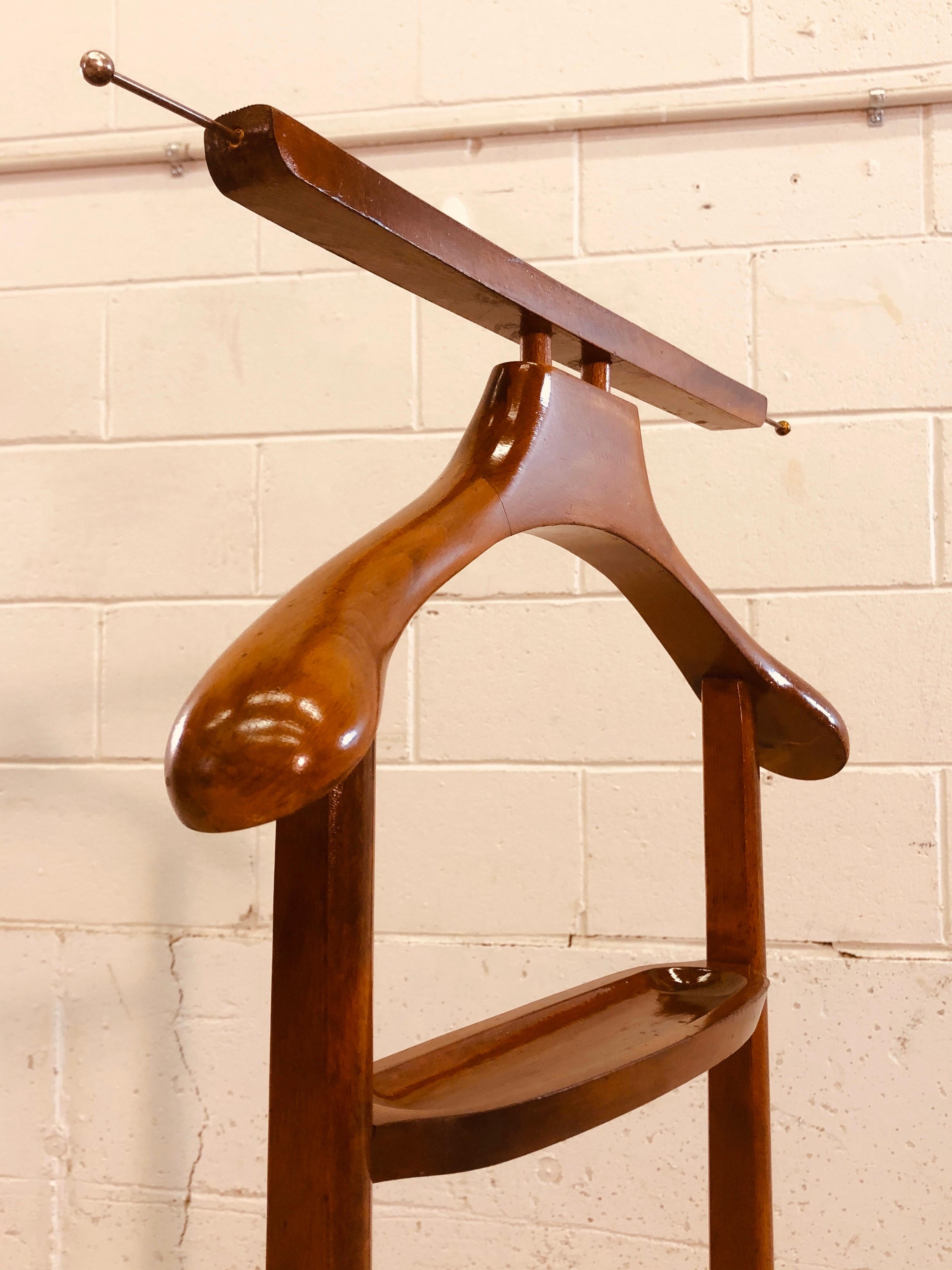 Vintage 1960s Maple Wood Valet Stand In Good Condition In Amherst, NH
