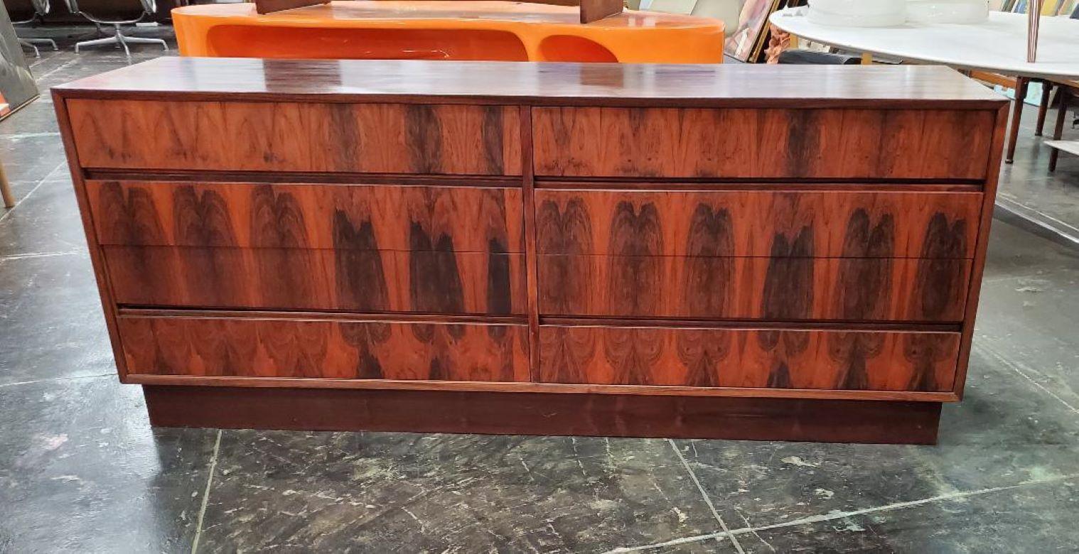 Beautiful Vintage 1960s Mid Century Modern Brazilian Rosewood 8 Drawer Dresser Made In Denmark.
This Gorgeous Vintage Danish 1960s Rosewood Dresser Has 8 Pull Out Drawers And
Is Clean Inside And Out As Seen In The Photos Available.
This Would Be An