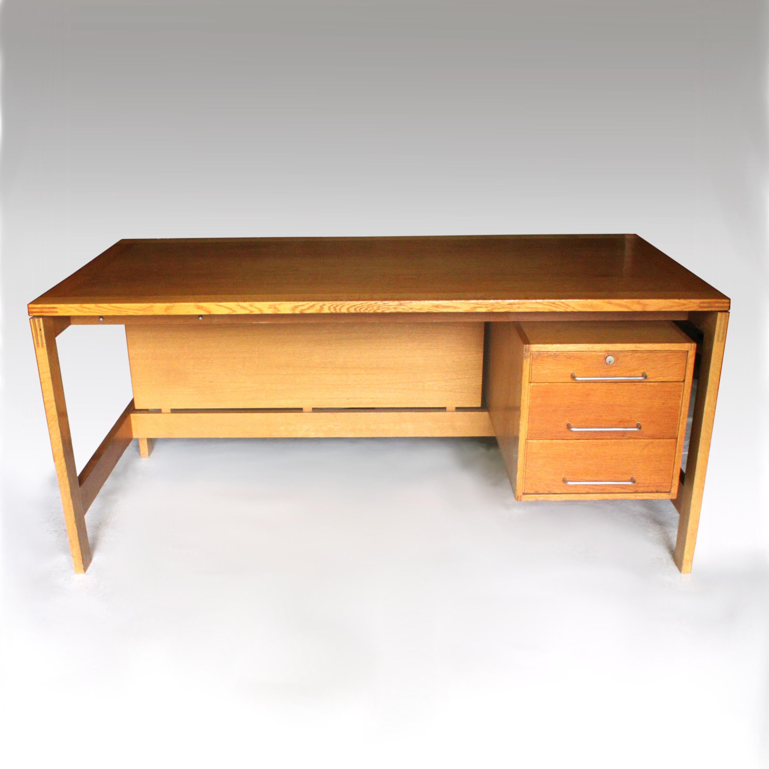 Mid-Century Modern Vintage 1960s Midcentury Danish Modern Desk by Jensen & Valeur for Munch Møbler