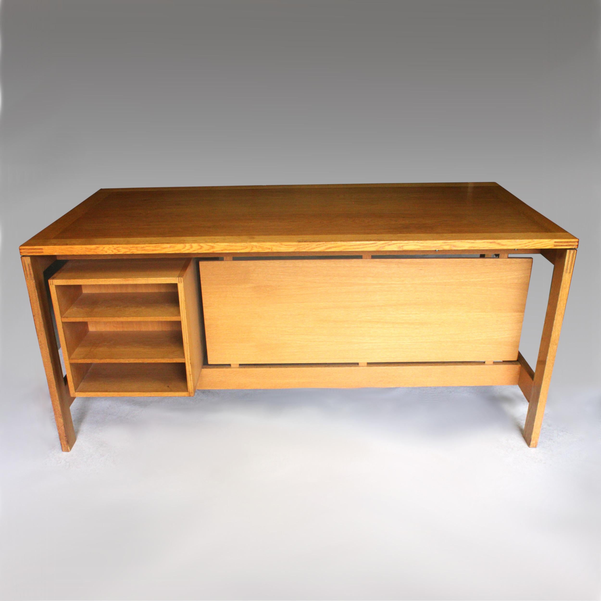 Vintage 1960s Mid-Century Danish Modern Desk by Jensen & Valeur for Munch Møbler In Excellent Condition In Lafayette, IN