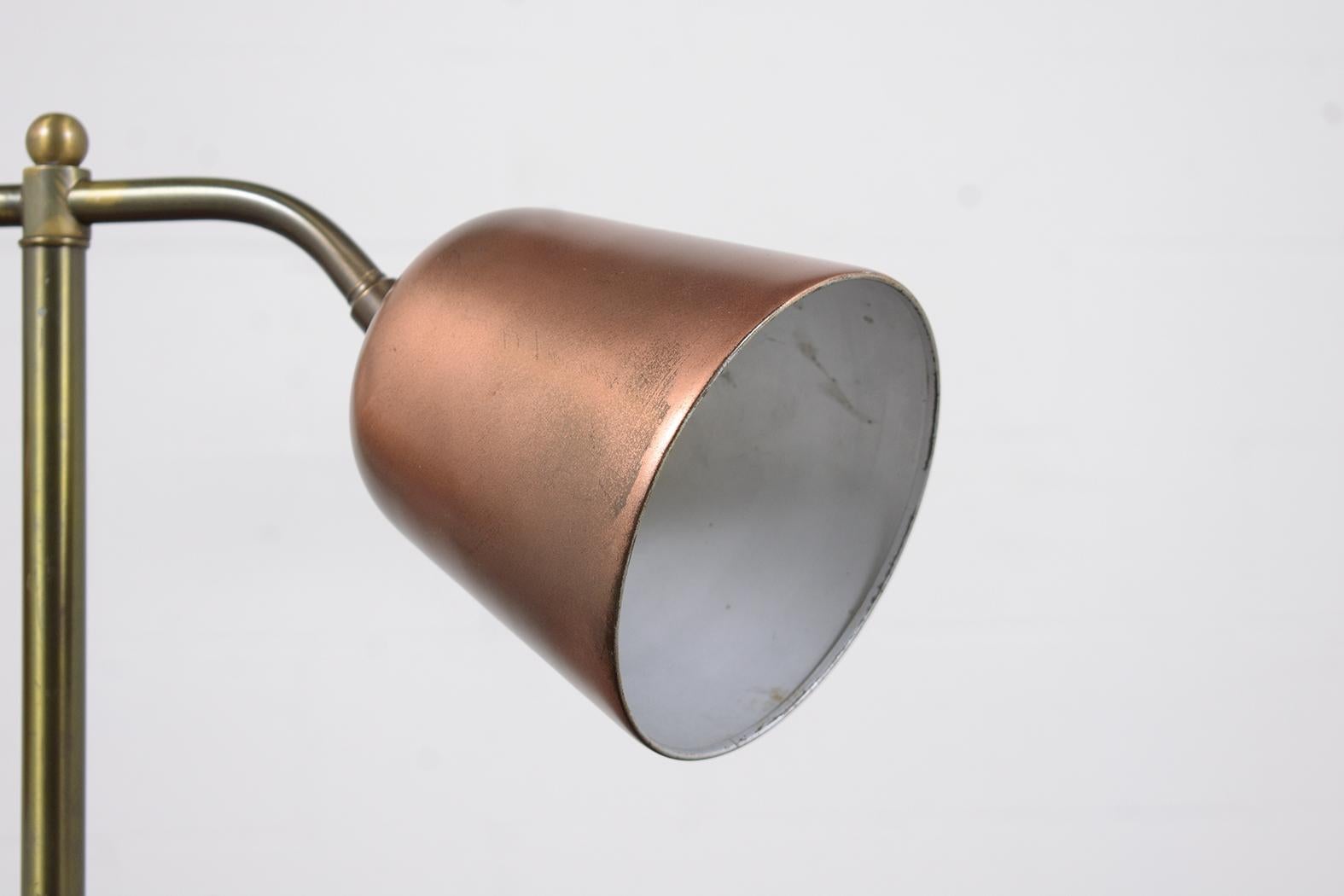 Moderne Mid-Century-Tischlampe aus Messing, 1960er Jahre (Metall) im Angebot