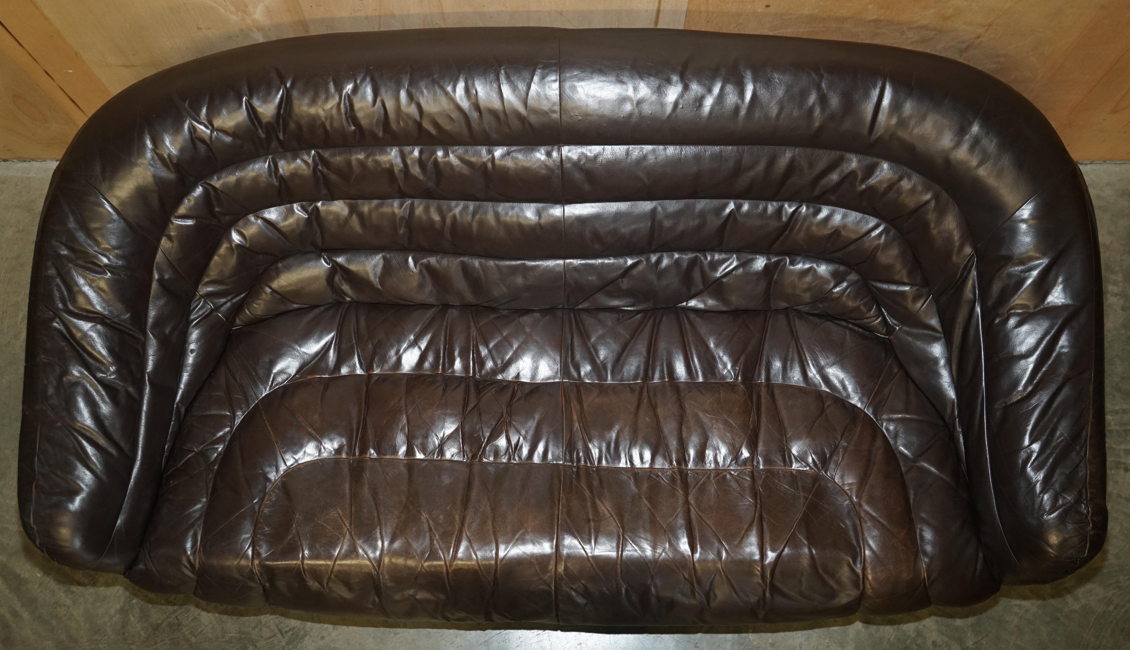 VINTAGE 1960's MID CENTURY MODERN DANISH BROWN LEATHER SOFA & ARMCHAIR SUITE In Good Condition For Sale In West Sussex, Pulborough