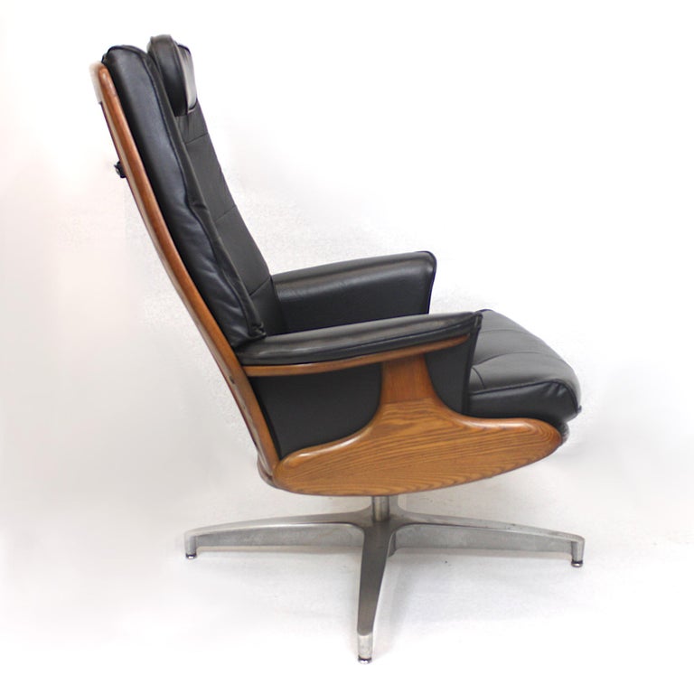 Vintage 1960s MidCentury Modern HeywoodWakefield Lounge Chair and
