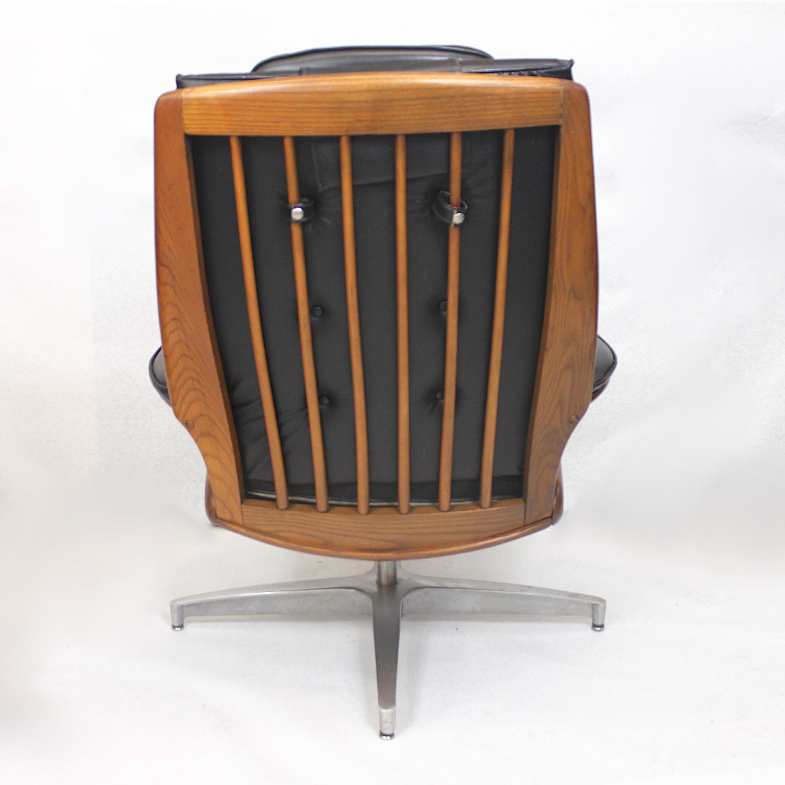Vintage 1960s Mid-Century Modern Heywood-Wakefield Lounge Chair and Ottoman In Excellent Condition In Lafayette, IN