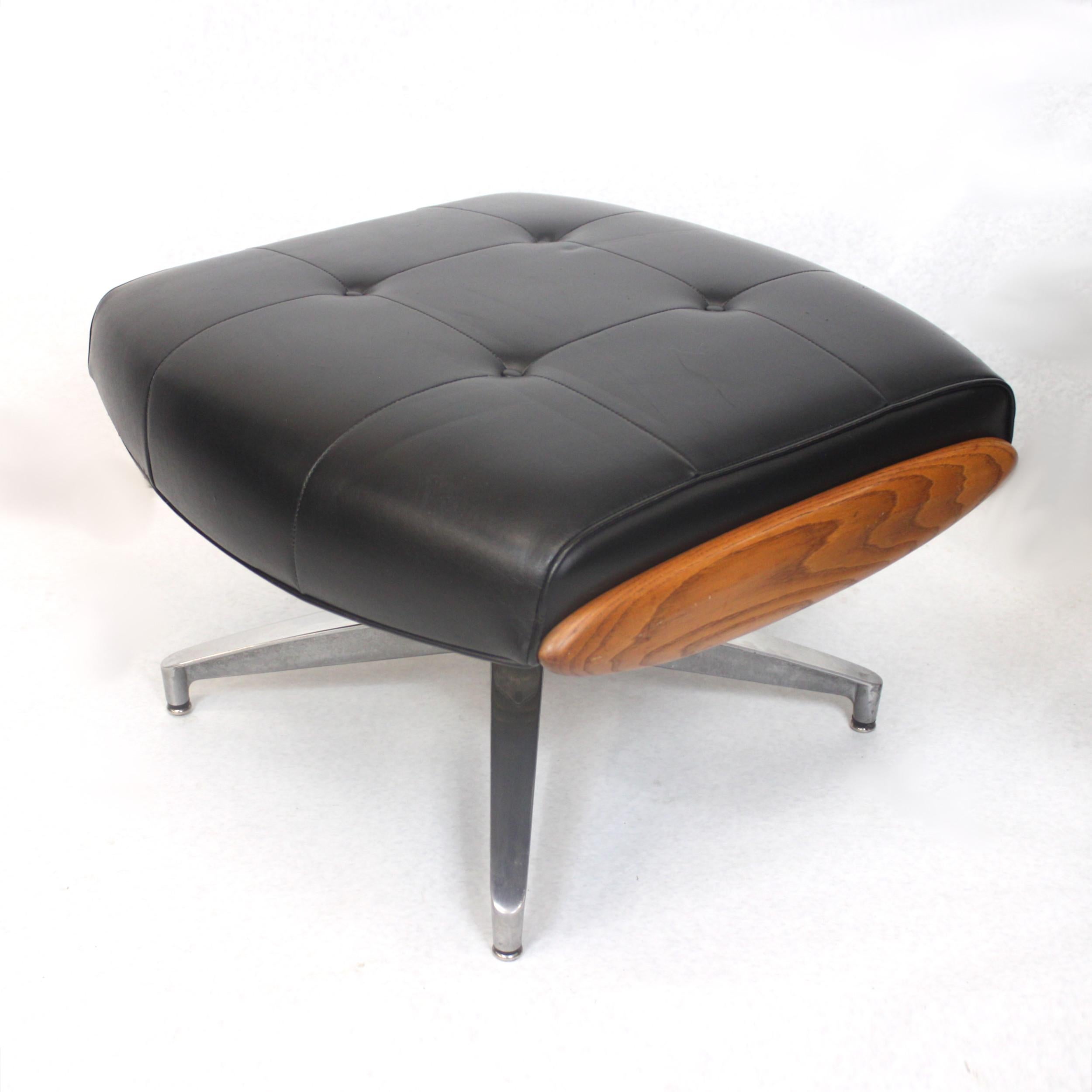 Mid-20th Century Vintage 1960s Mid-Century Modern Heywood-Wakefield Lounge Chair and Ottoman