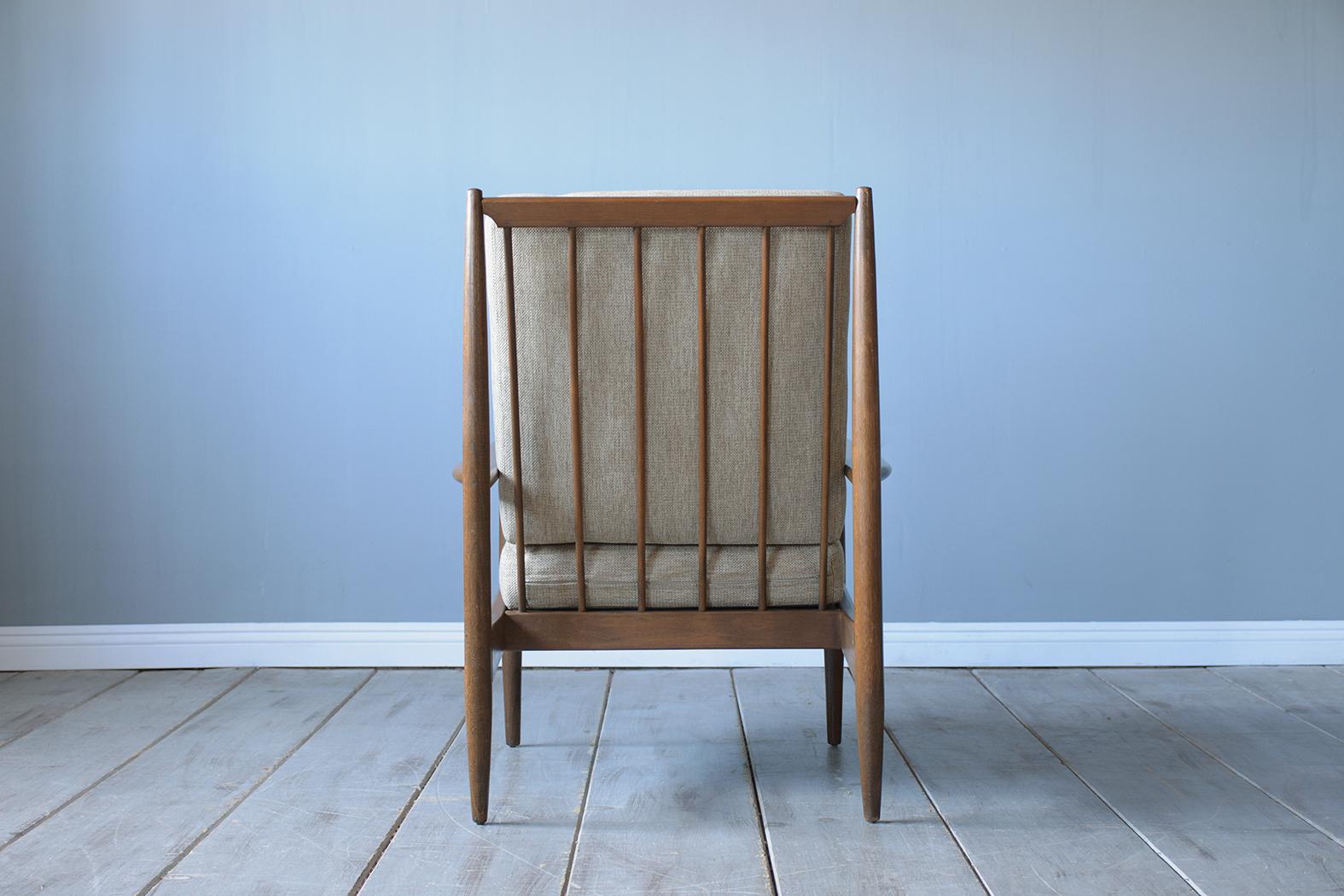 Vintage Mid-Century Modern Upholstered Walnut Lounge Chair 1