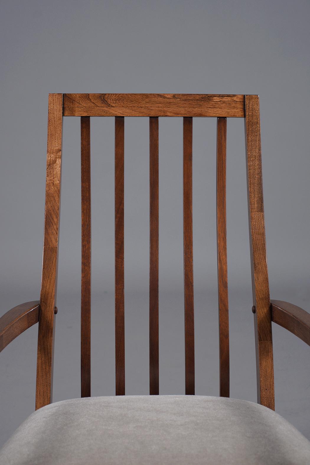 Paar Vintage-Stühle aus Nussbaumholz mit hoher Rückenlehne, Mid-Century Modern, 1960er Jahre (amerikanisch) im Angebot