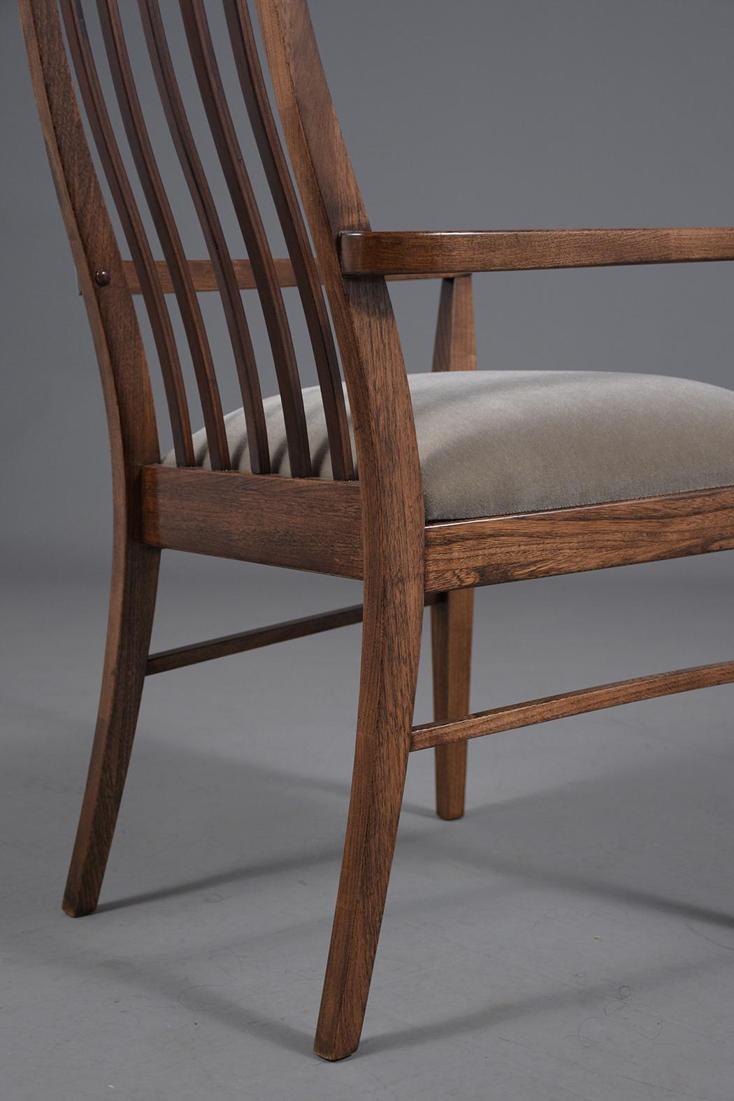 Paar Vintage-Stühle aus Nussbaumholz mit hoher Rückenlehne, Mid-Century Modern, 1960er Jahre (Mohairwolle) im Angebot