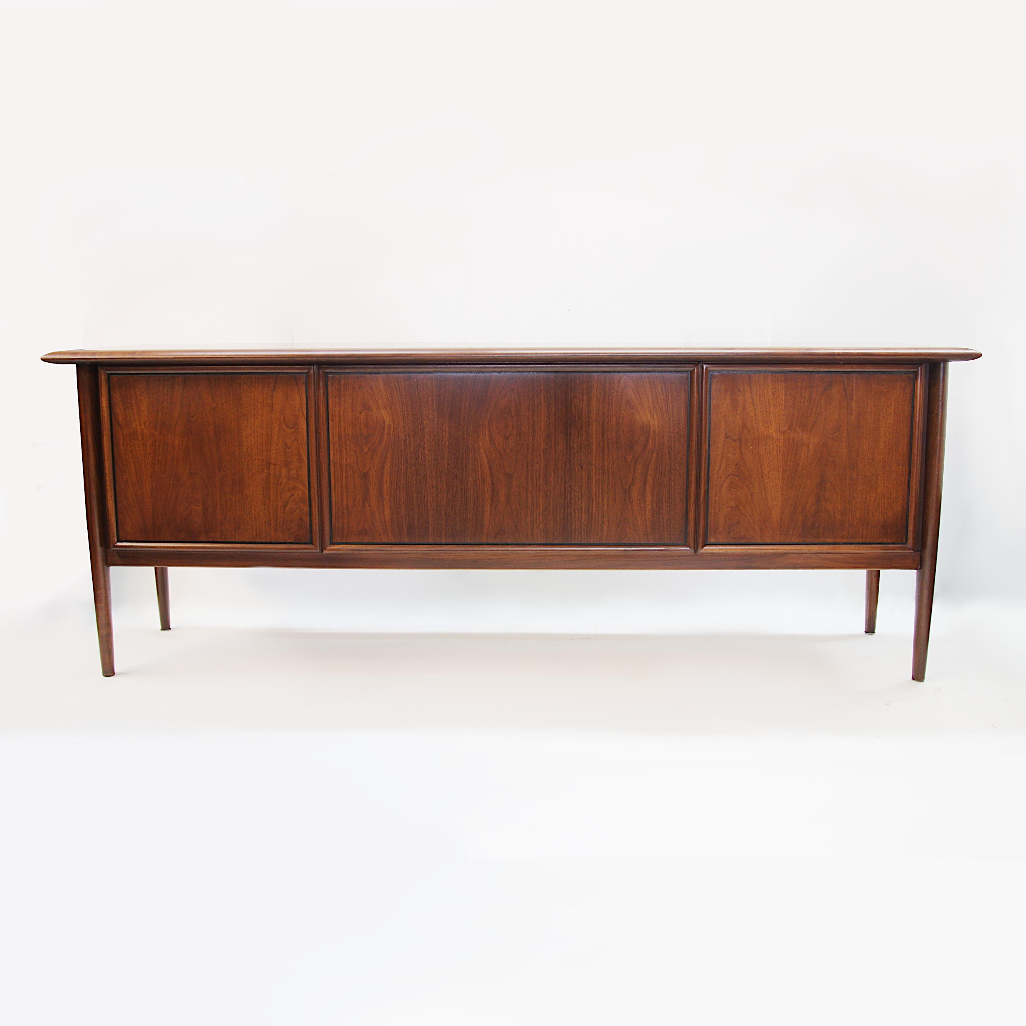 Vintage 1960's Mid-Century Modern Walnut Credenza from Castillion Line by Alma In Good Condition In Lafayette, IN