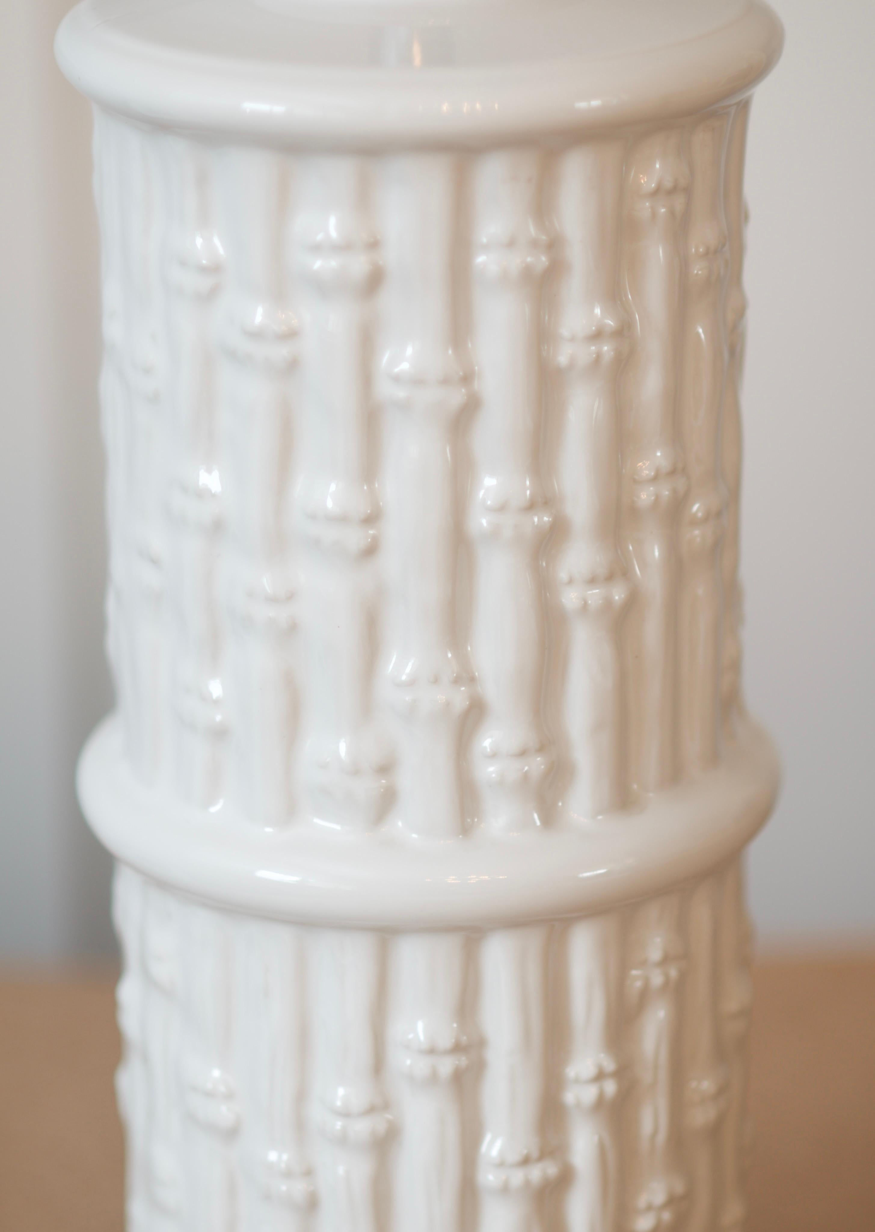 Vintage Mid-Century Modern white ceramic faux bamboo lamp, circa 1960.

Lovely classic white faux bamboo lamp. Chrome fittings. Simple and elegant.  The white shade can match a myriad of shades.  Measures 