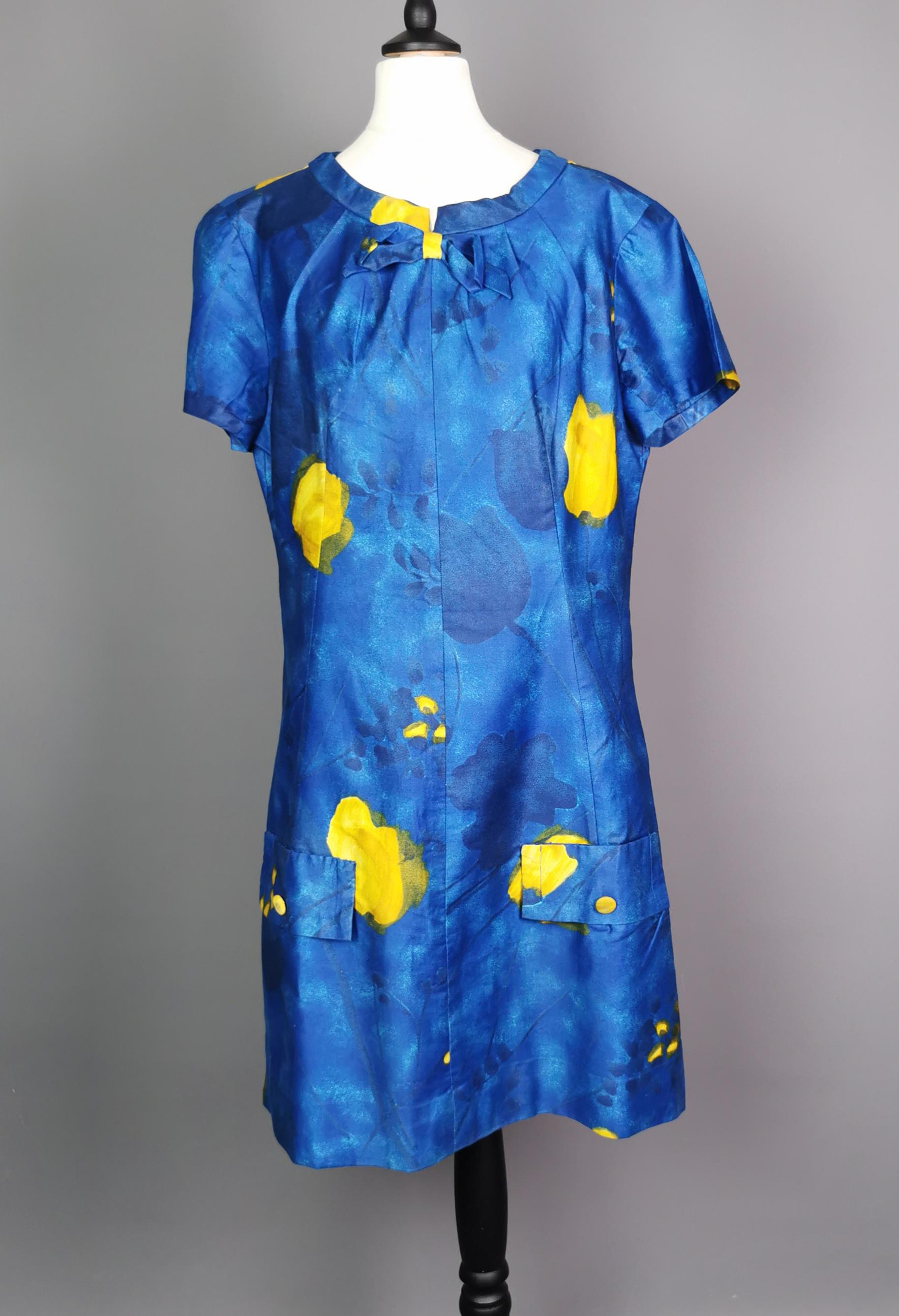 Vintage 1960s Mini Mod dress, Blue and Yellow  In Good Condition In NEWARK, GB