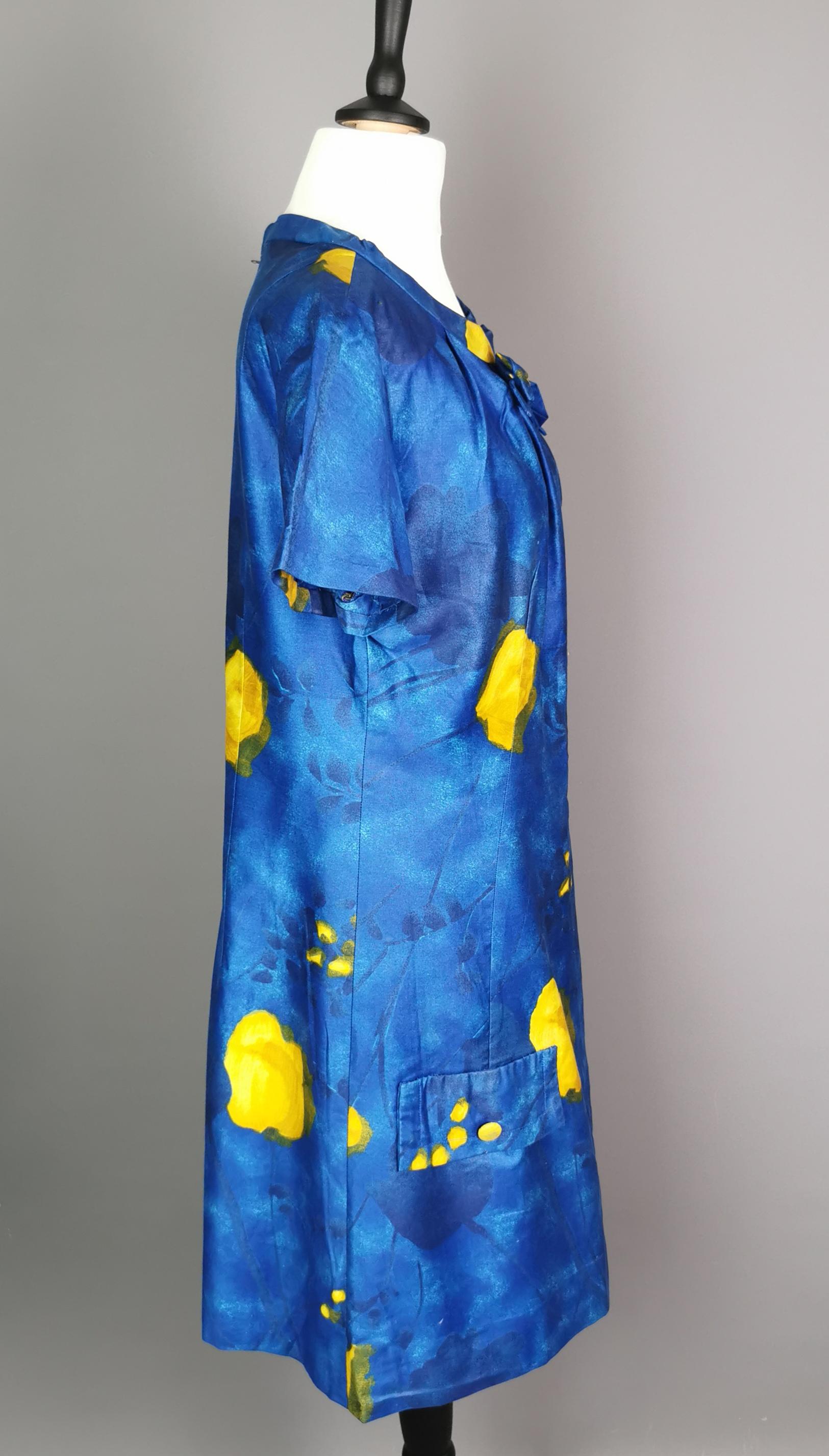 Vintage 1960s Mini Mod dress, Blue and Yellow  4