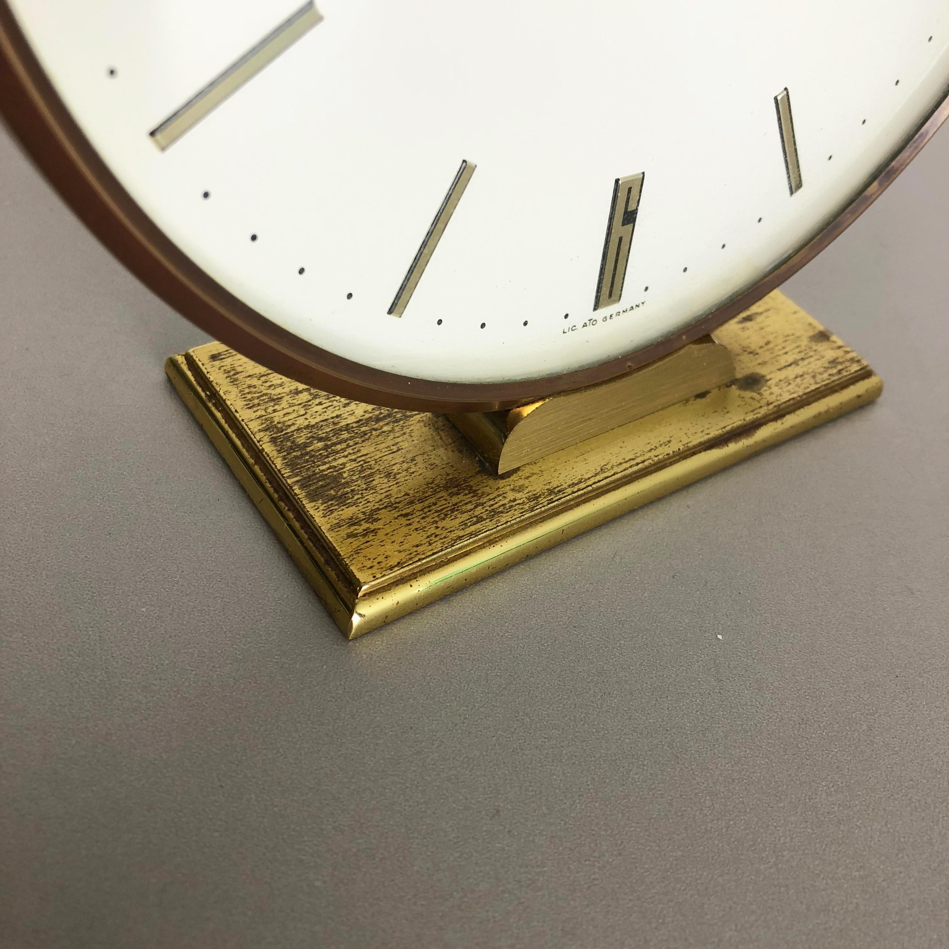 Vintage 1960s Modernist Brass Metal Ato, Mat Table Clock by Junghans, Germany In Good Condition In Kirchlengern, DE