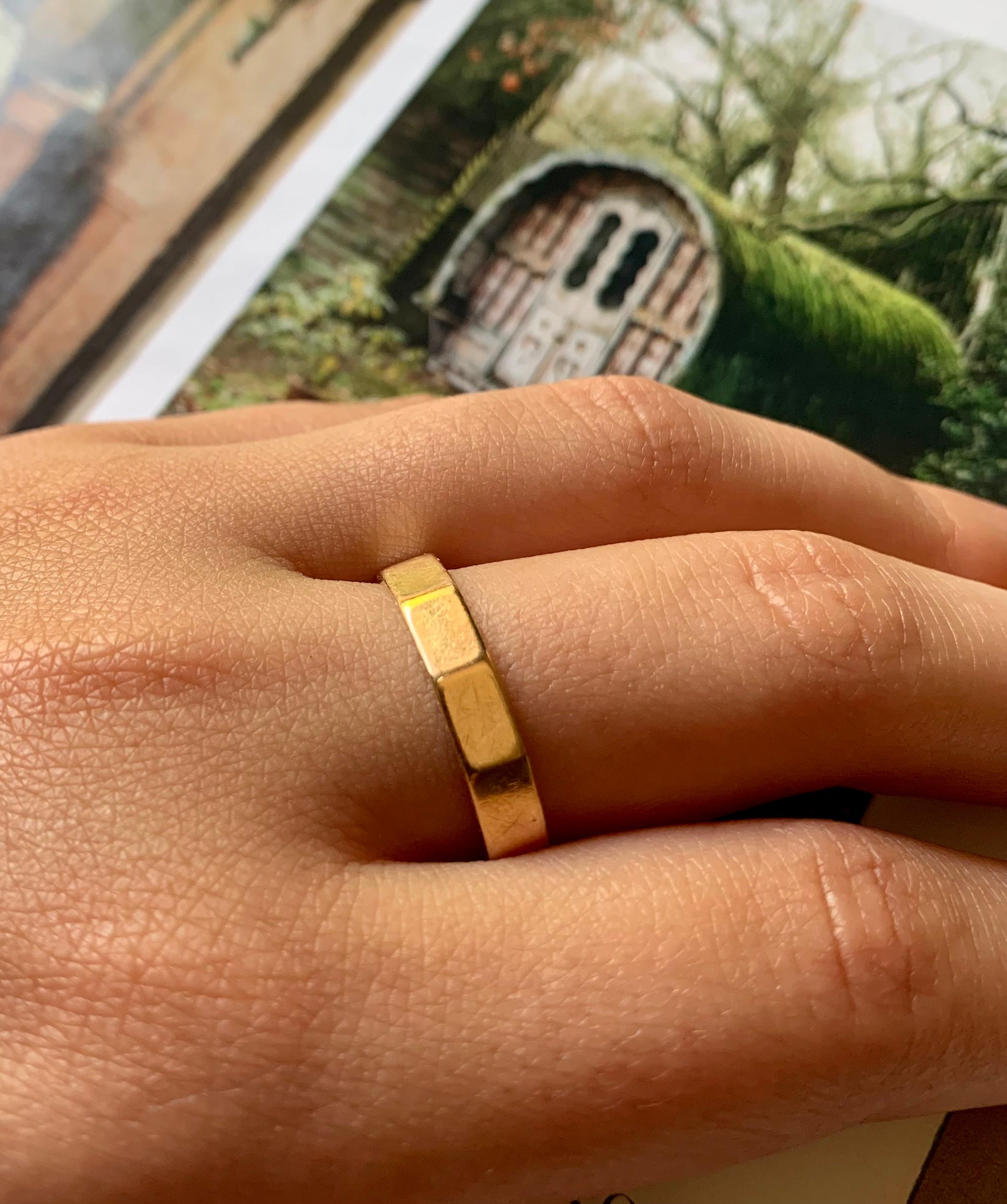 Interesting and unusual 1960's Modernist twelve sided Dodecagon 14K yellow gold band ring. The number twelve is a symbol of unity, balance and completeness in reference to the twelve months of the year, the twelve zodiac signs and twelve hours of
