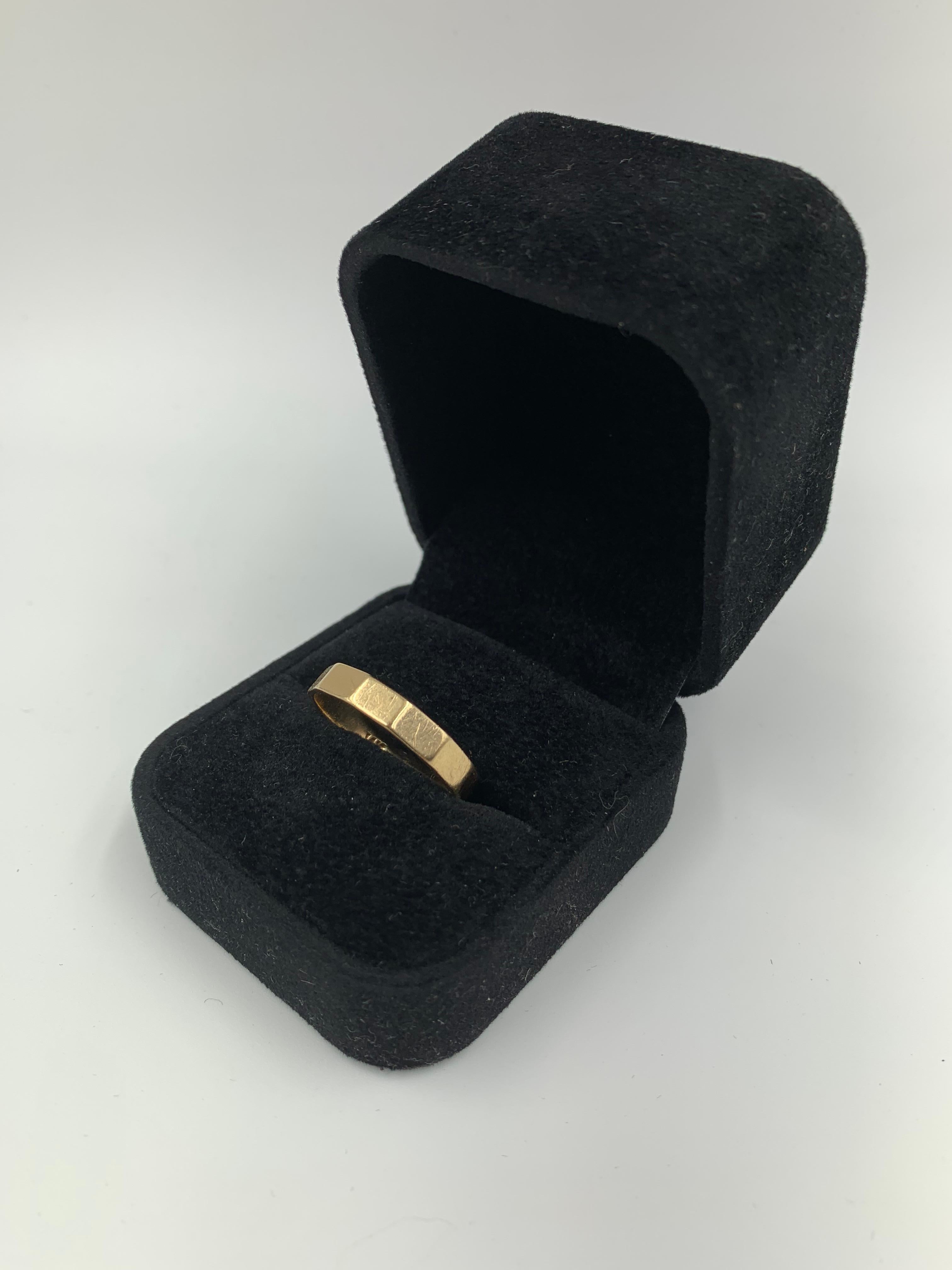 Vintage 1960s Modernist Dodecagon 14k Yellow Gold Band Rind In Good Condition For Sale In New York, NY