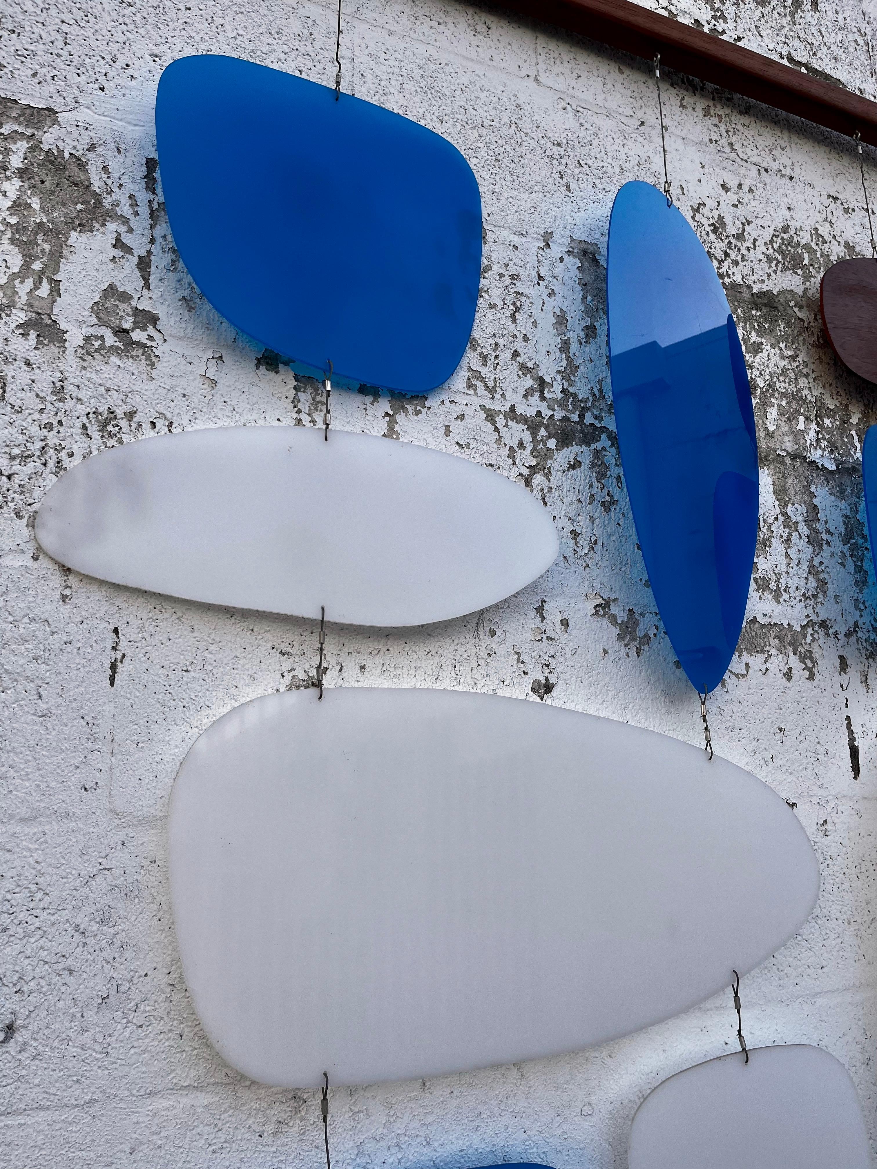 Modernistische, handgefertigte Hänge-Wandskulptur/Schrankteiler, 1960er Jahre im Zustand „Gut“ im Angebot in Miami, FL