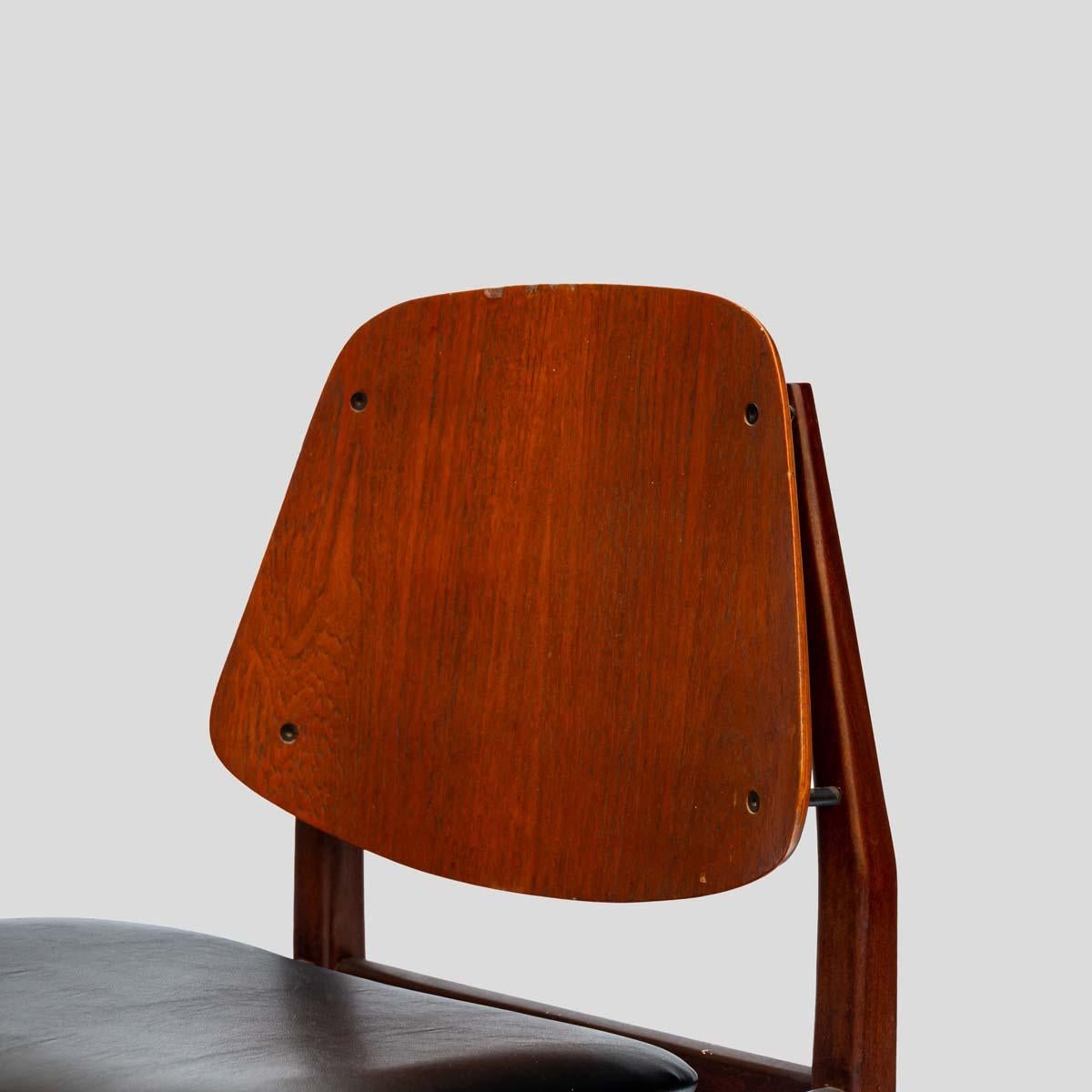Vintage 1960s Modernist Set of 6 Chairs Italian Design by Fratelli Proserpio For Sale 3