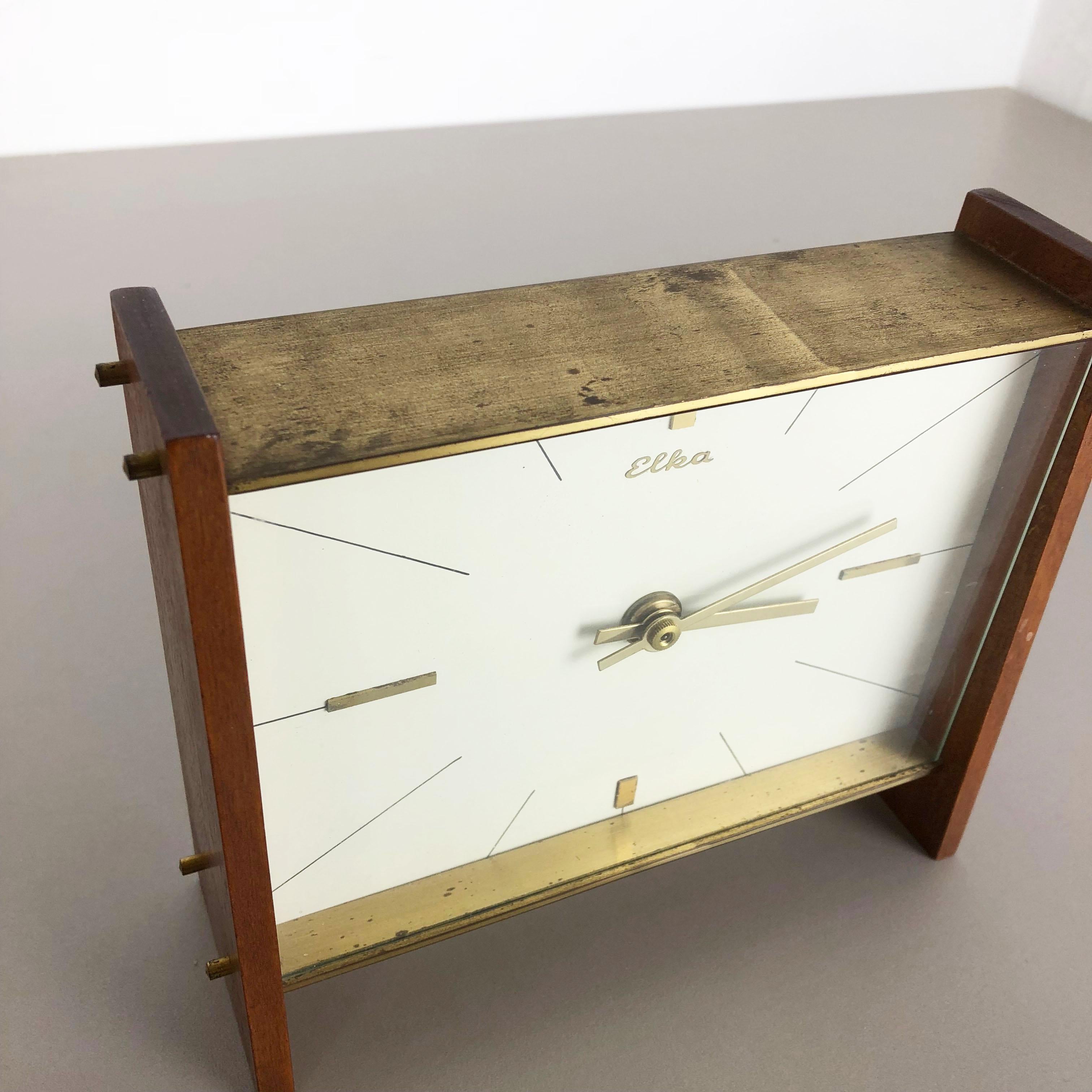 Vintage 1960s Modernist Wooden Teak and Brass Table Clock by Elka, Germany In Good Condition In Kirchlengern, DE