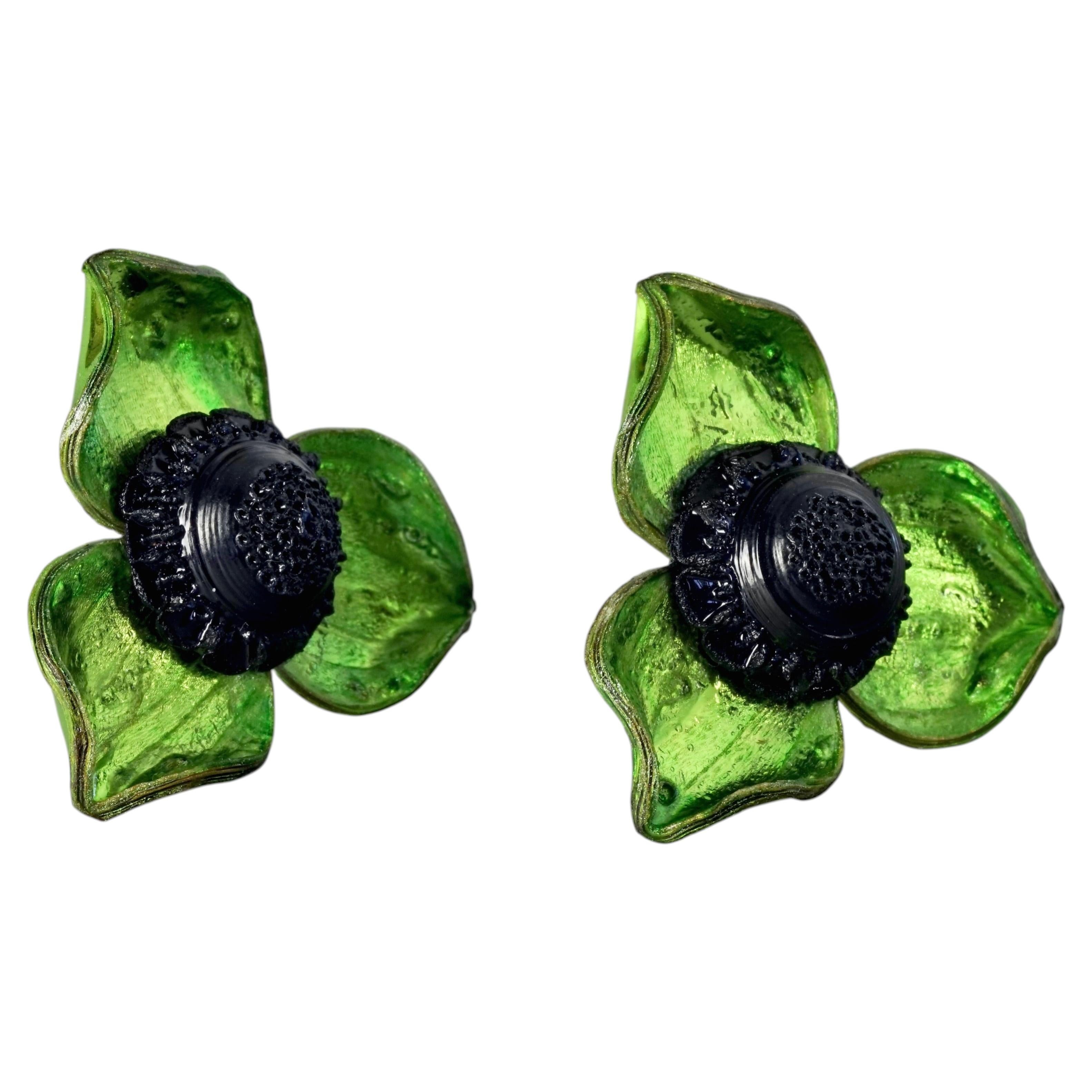 Pendientes vintage de los años 60 de MONIQUE VEDIE con flores verdes de resina Talosel