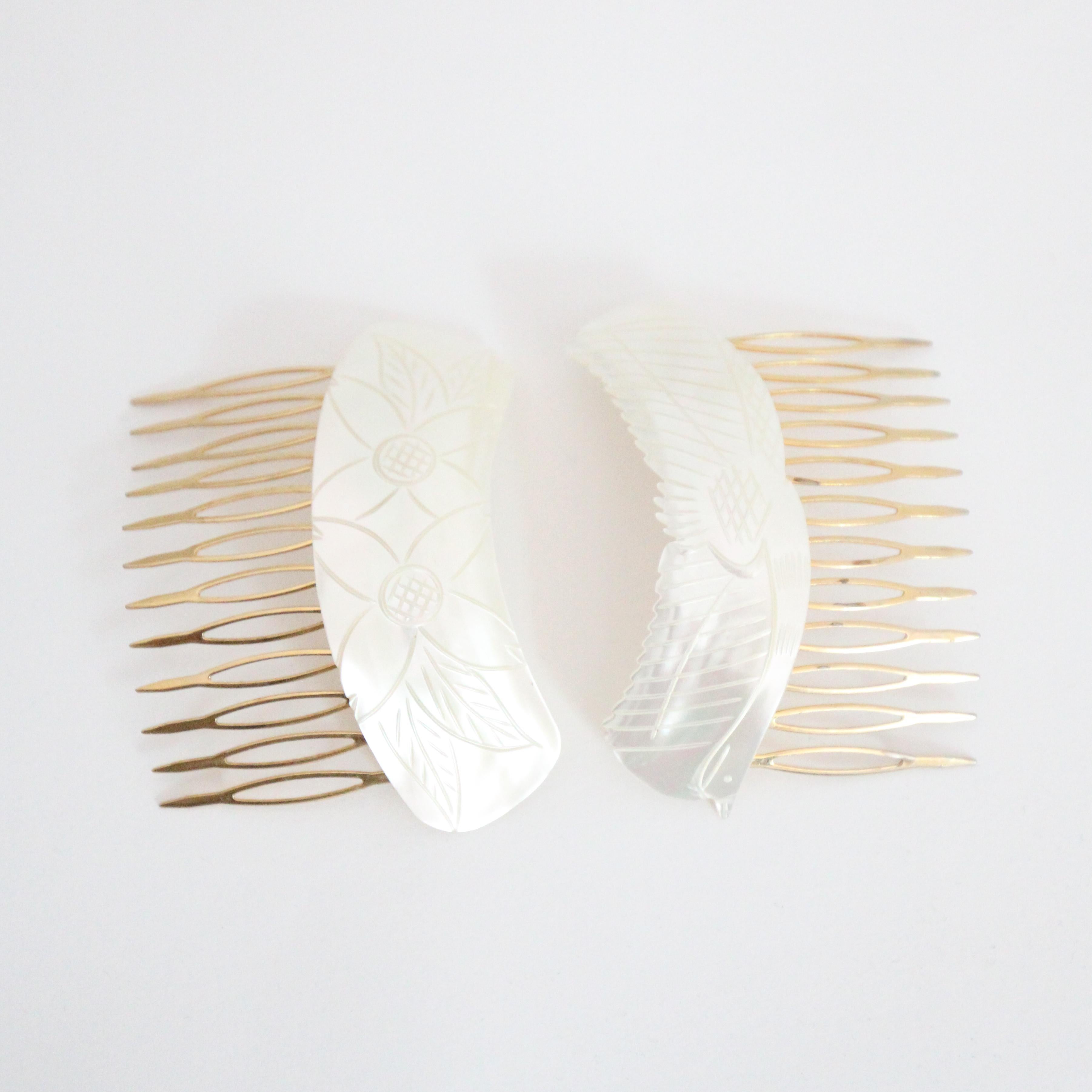 Vintage 1960's mother of pearl hair combs 1960s vintage bird hair slides (Beige) im Angebot