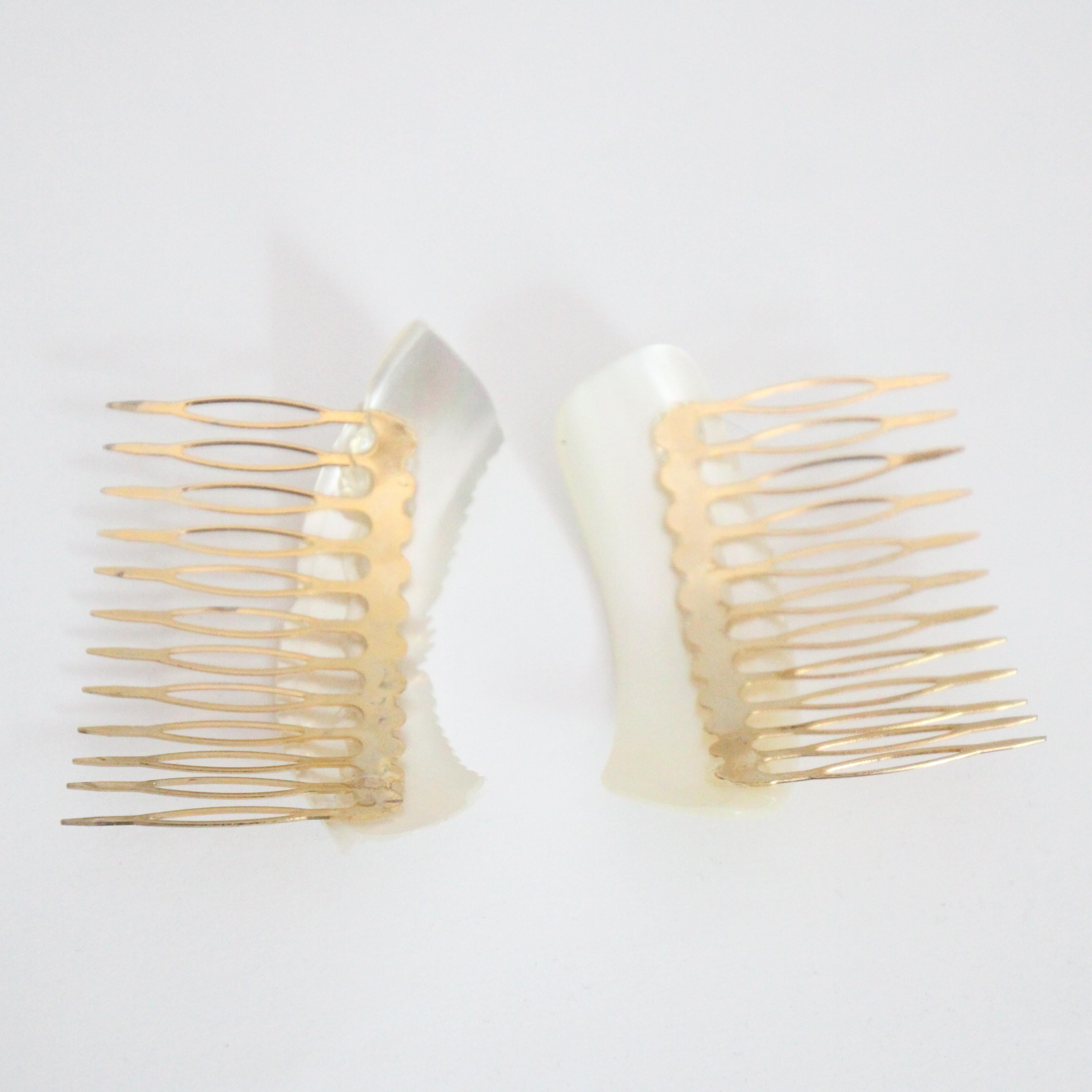 Vintage 1960's mother of pearl hair combs 1960s vintage bird hair slides für Damen oder Herren im Angebot