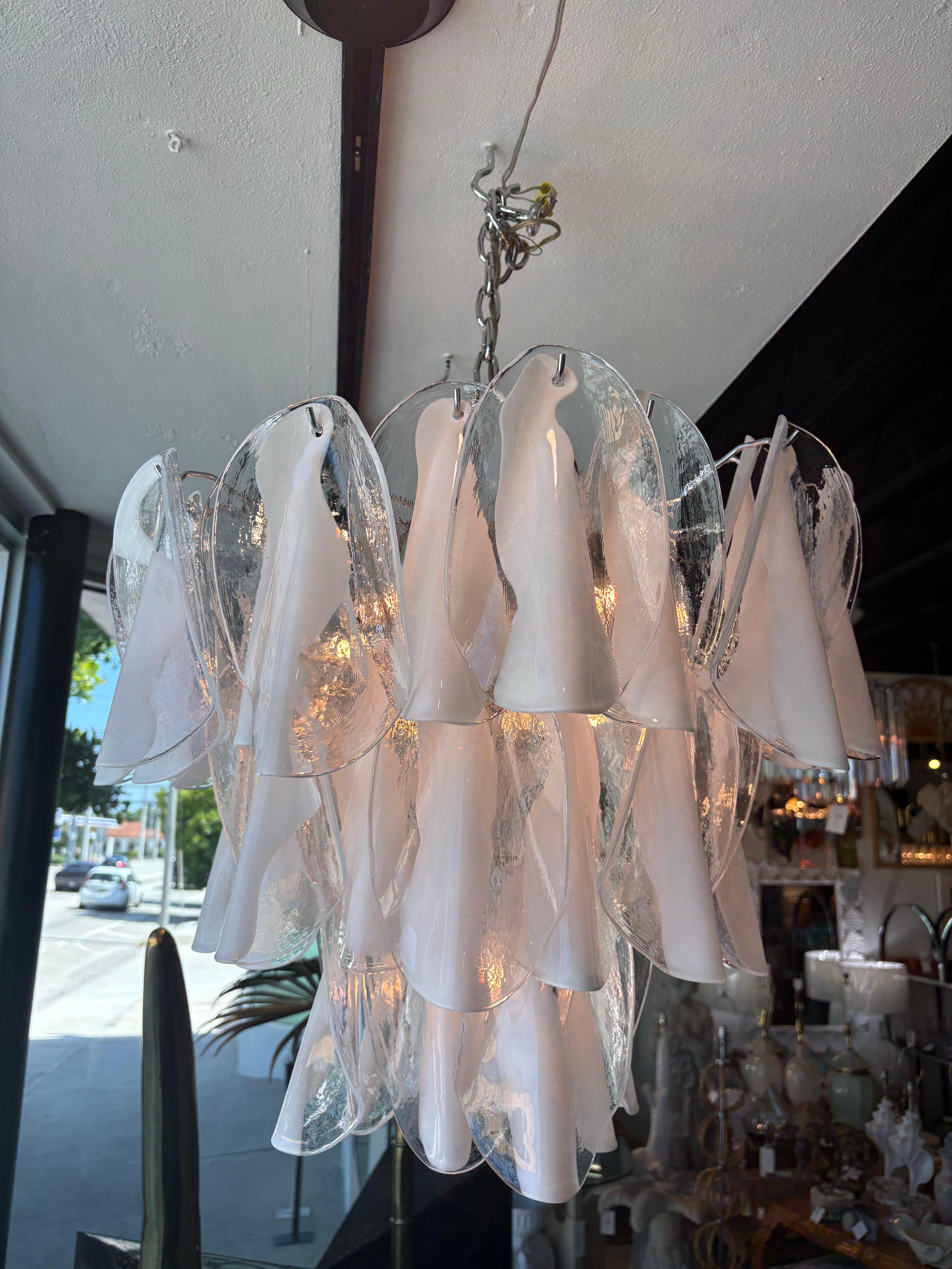 Vetro soffiato Vintage By 1960 Mazzega Murano Grande Lampadario a 3 livelli in vetro Cromo in vendita