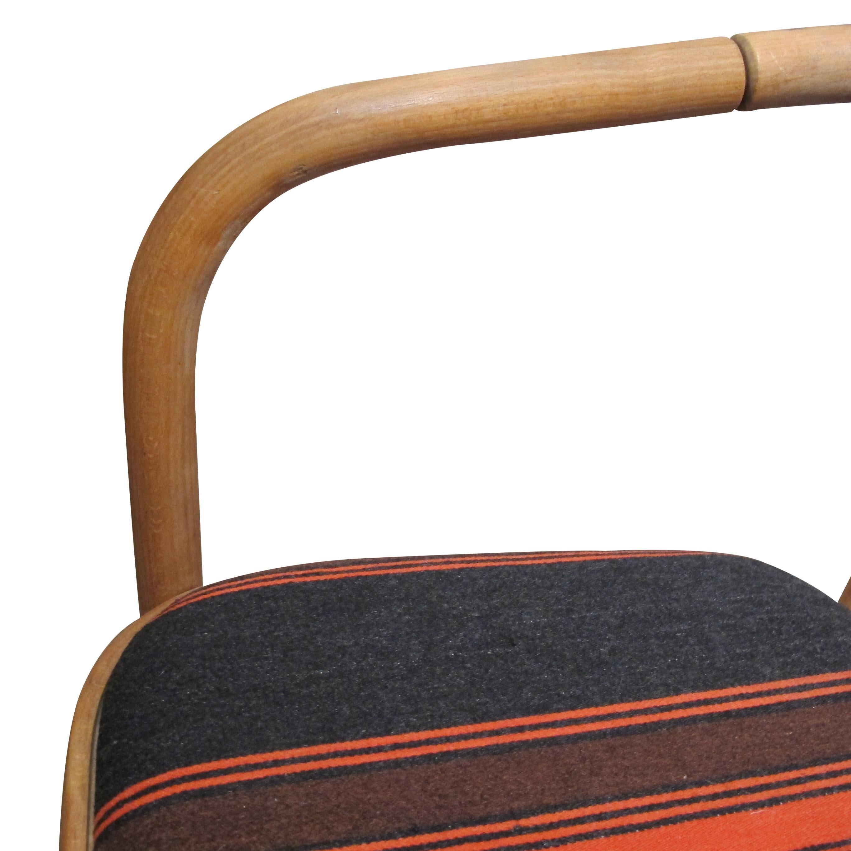 Metà XX secolo Sedie occasionali vintage degli anni '60 con struttura in bengala e sedute a righe in vendita