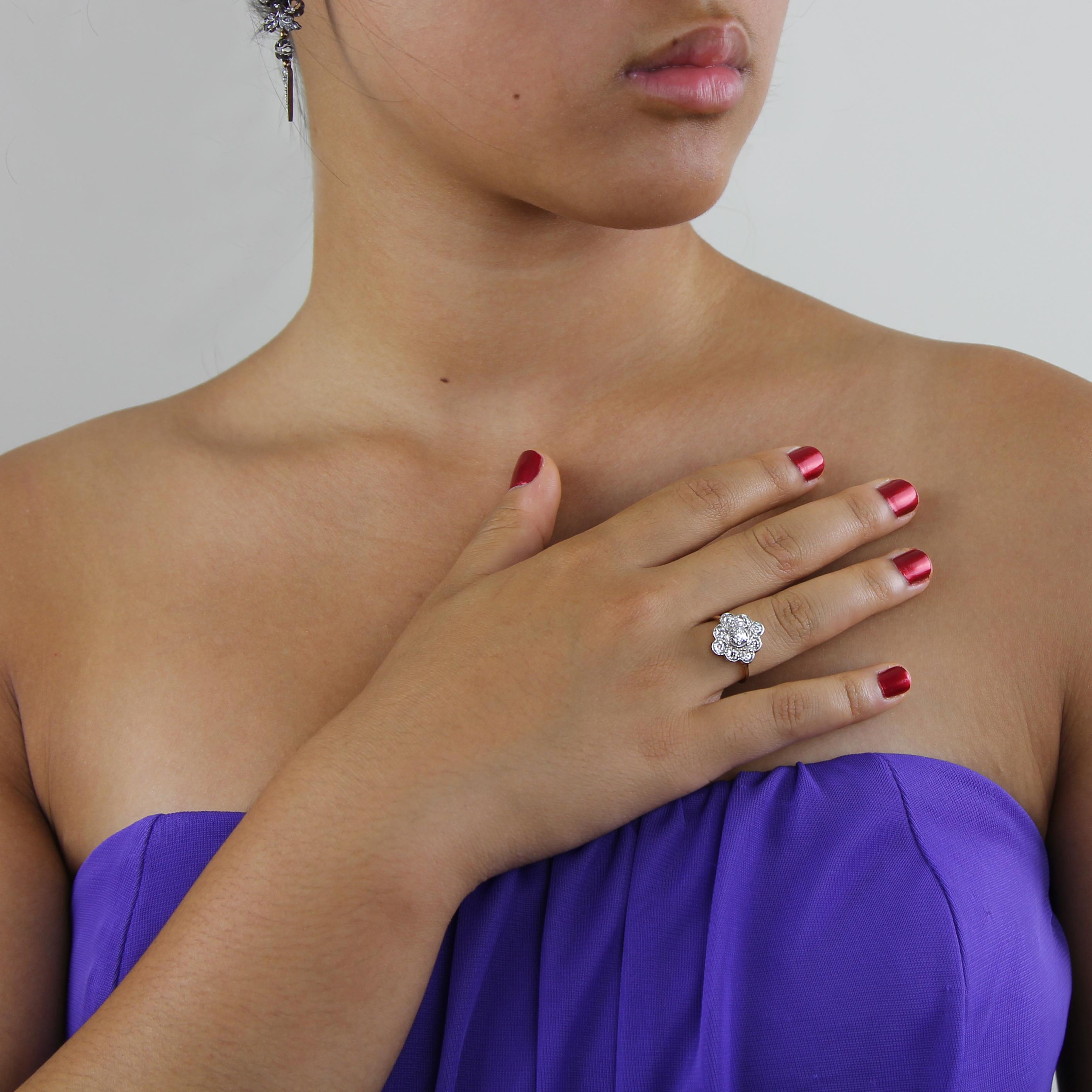 Bague grappe de diamants taille européenne ancienne des années 1960 en or 18 carats et platine Excellent état - En vente à London, GB