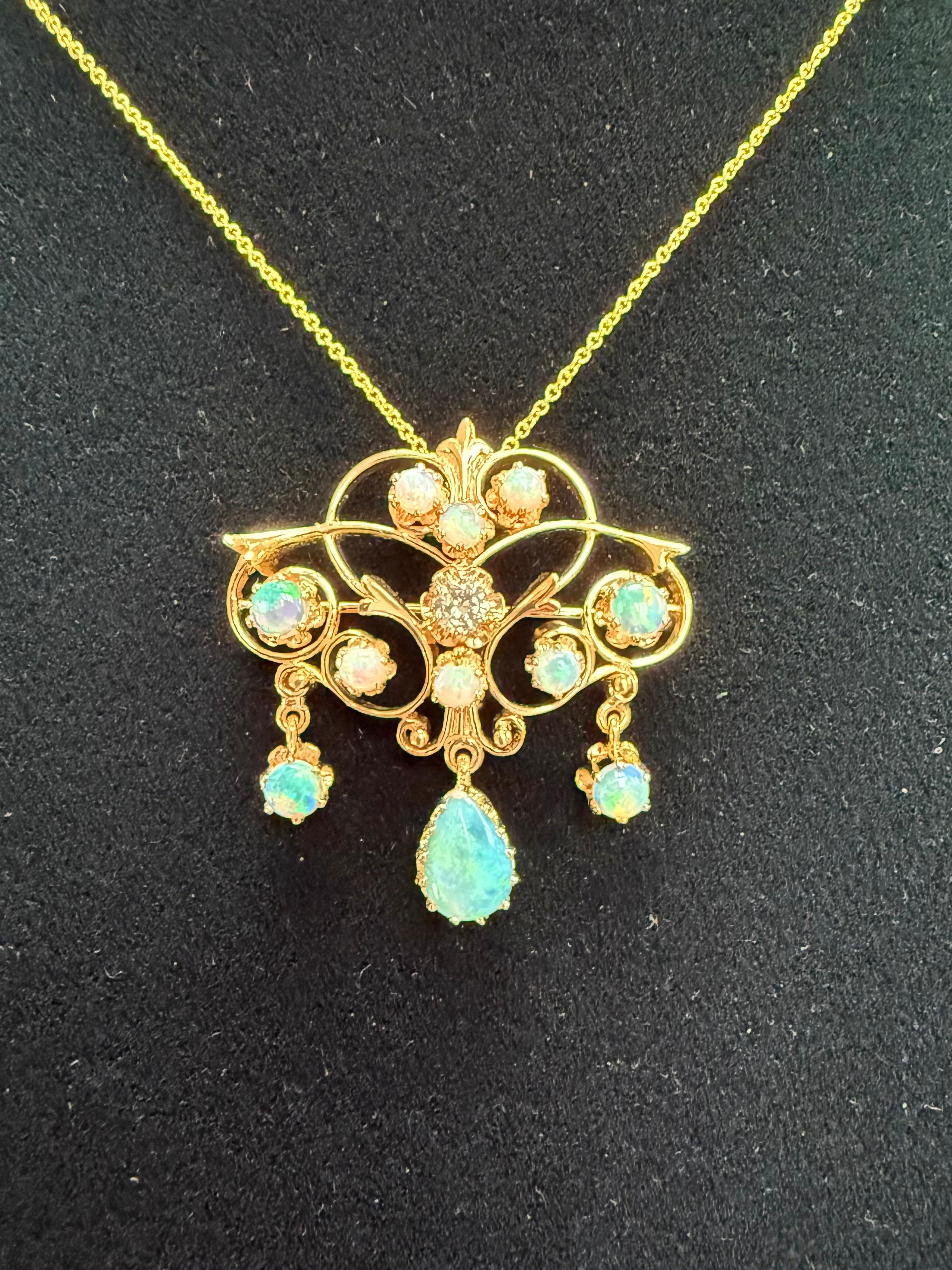 Broche pendentif en or jaune Opale Diamant Vintage 1960s Unisexe en vente