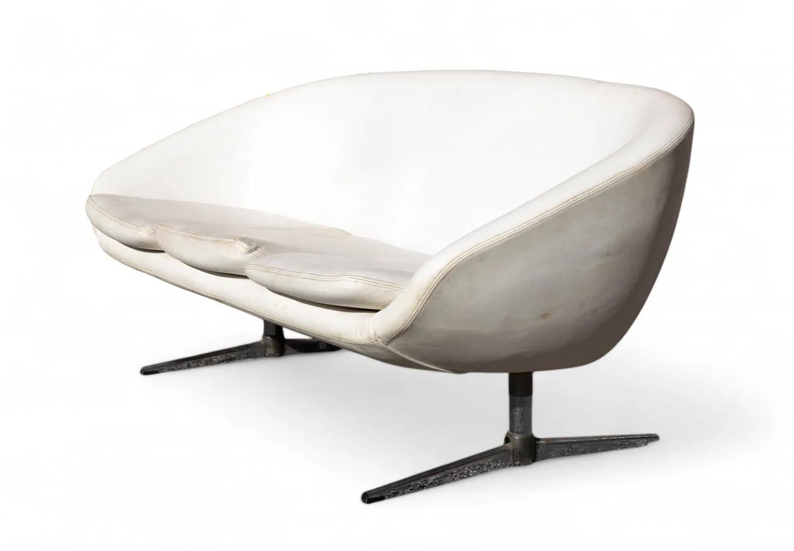 Divan en vinyle blanc moderne du milieu du siècle de Whiting, 