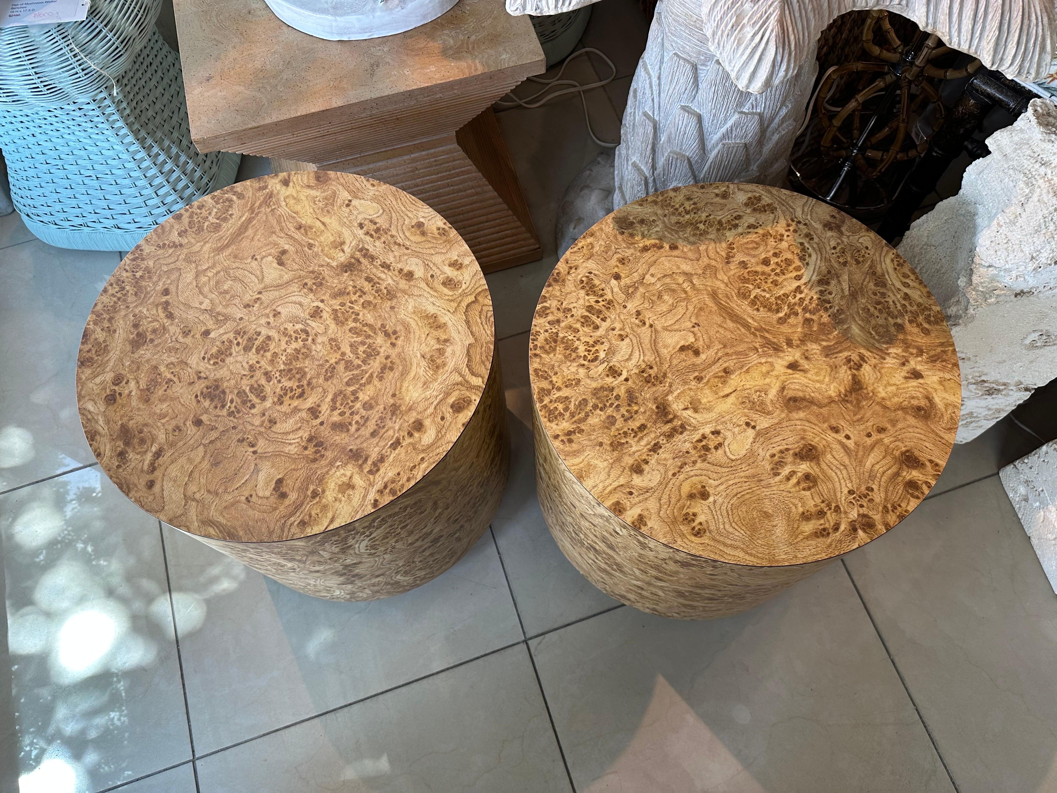 Vintage 1960s Pair of Burl Wood Laminat Drum Bänke Hocker oder Drink Tables (Wurzelholz) im Angebot
