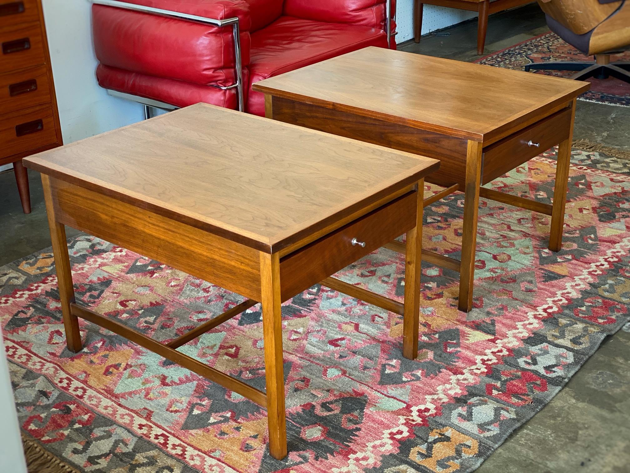 Mid-Century Modern Vintage 1960s Pair of 'Delineator' Walnut Side Tables by Paul McCobb for Lane