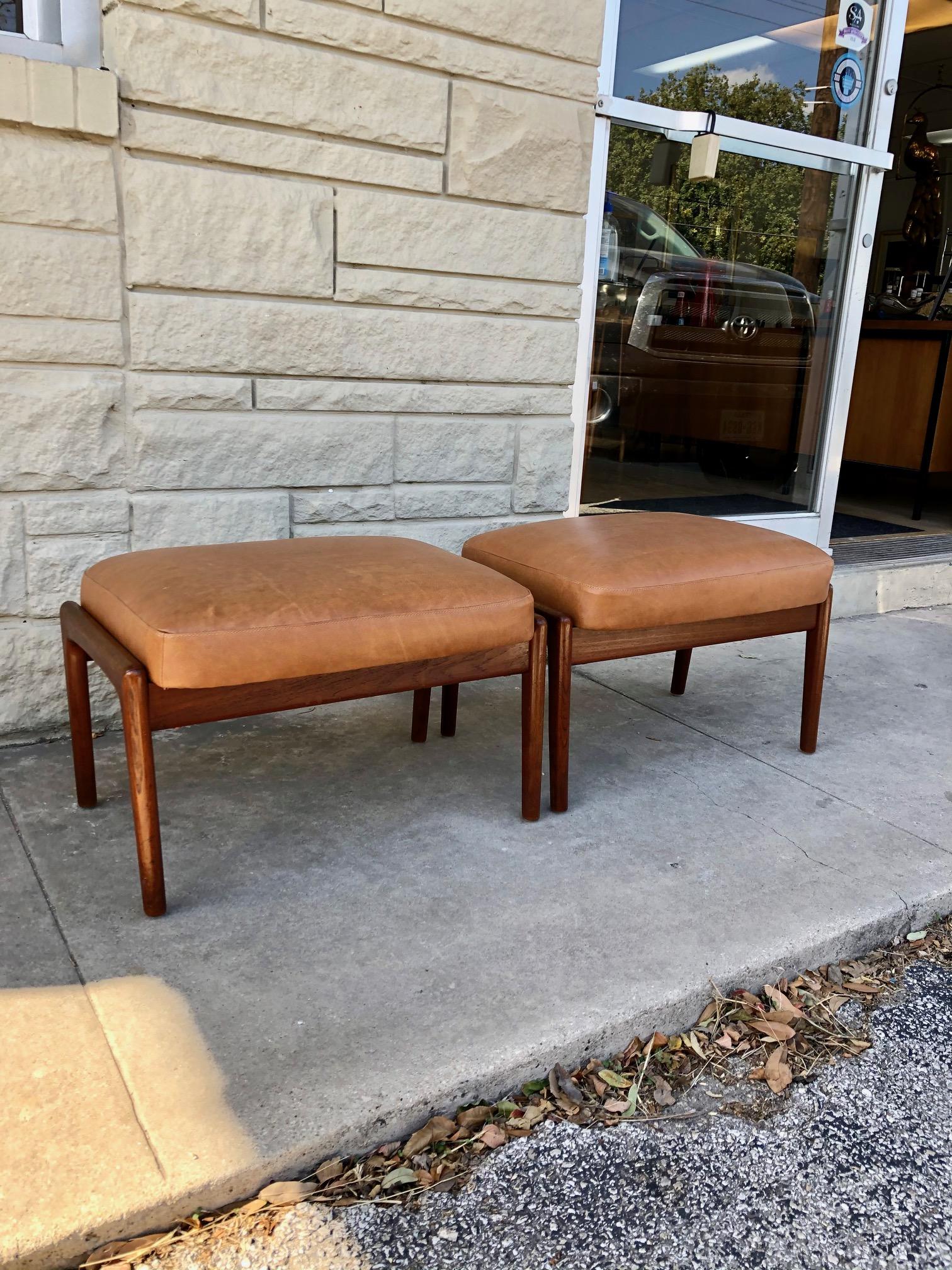 These ottomans are in overall good condition. Reupholstered in tan leather. Teak frame adjusts for reclining. See photos
circa 1960s. Sweden.
Dimensions:
15