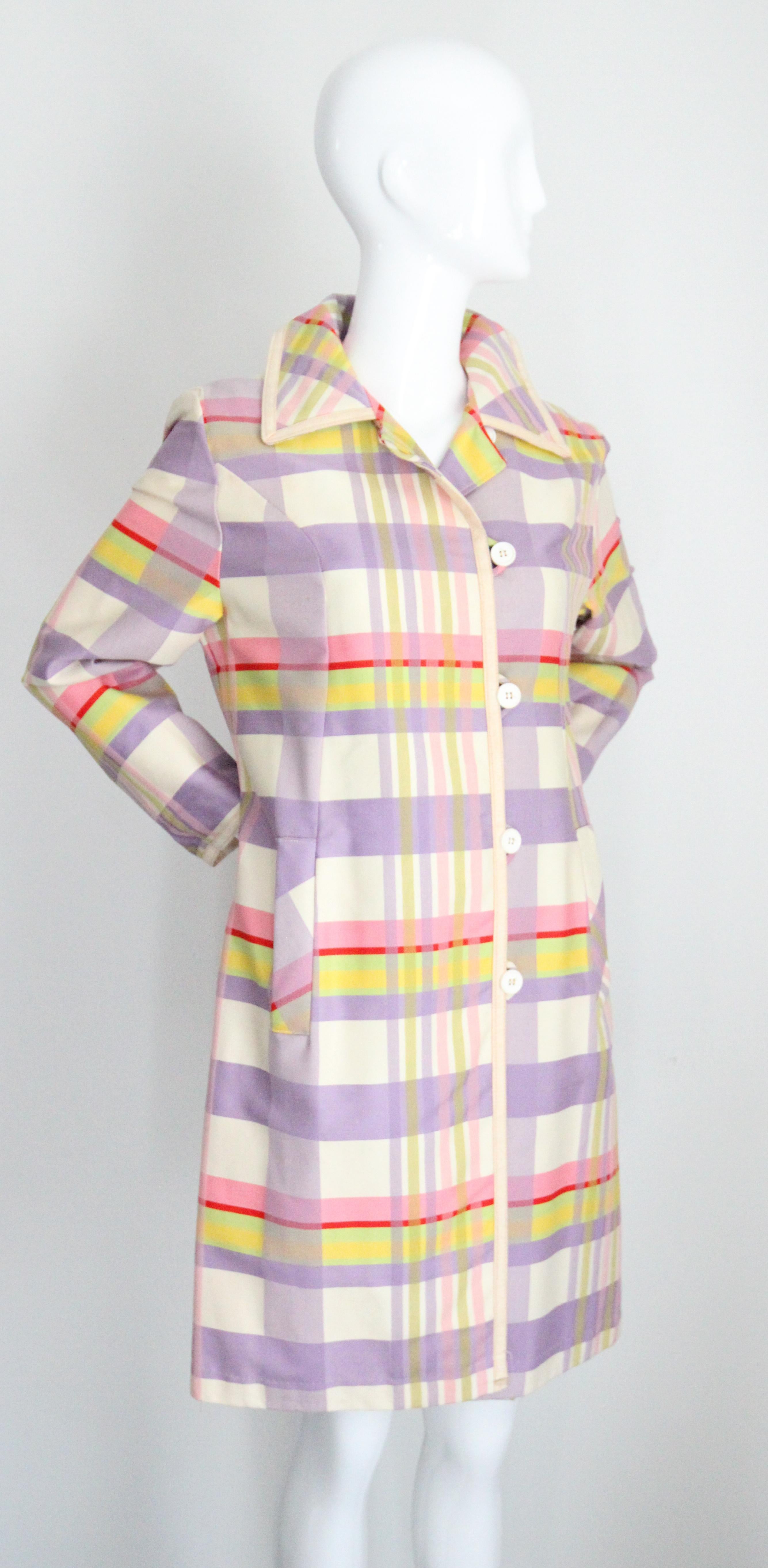 Vintage 1960's Pastel Paid Spring Coat 1960's Coat Pastel Trench Coat UK 12 US 8 In Good Condition For Sale In Cheltenham, GB